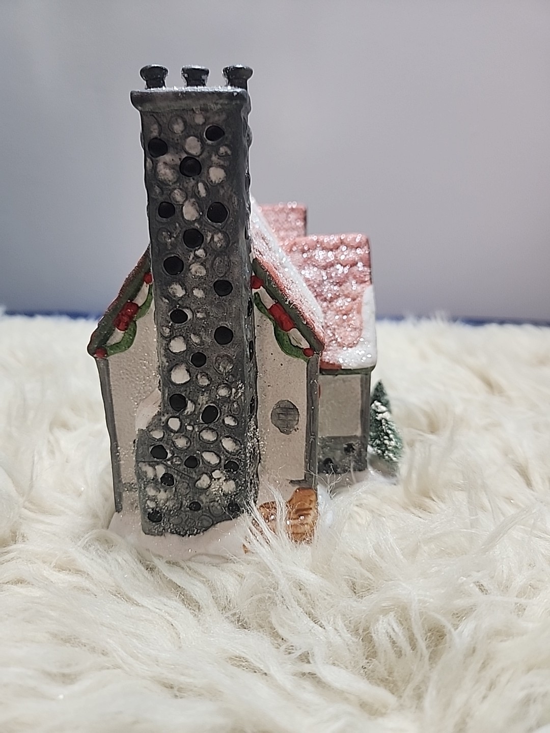 Kringle Mountain North Pole Christmas Village Lot Of 3 Elves,Reindeer,Santa
