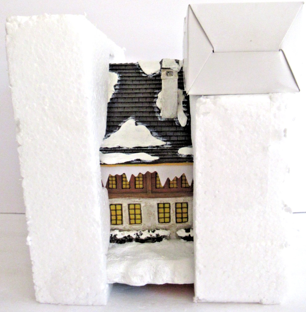 BRADFORD “FIBER OPTIC: CHATEAU /LODGE” ~(7.5″ TALL)~ **COLOR CHANGING** RARE !!!