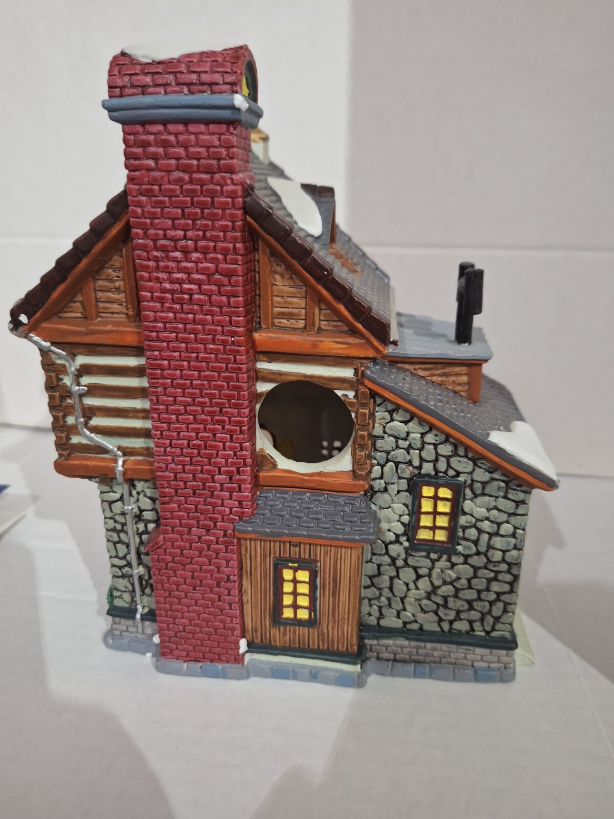 Lemax Caddington Village Kelly’s Fine Furniture Village House 2000 *READ
