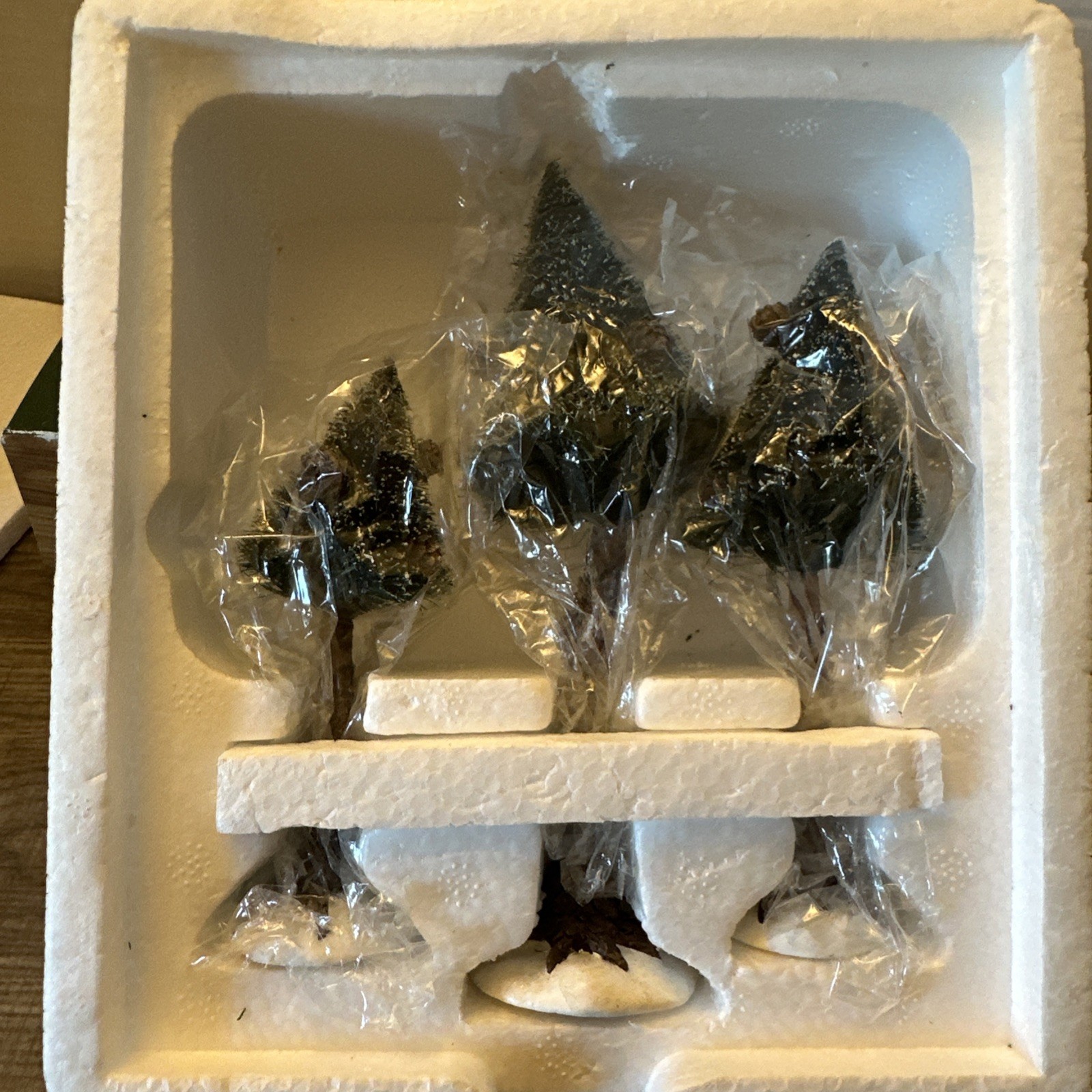 Dept 56 North Pole Woods Set of 3 Small Pinewood Trees 56925 Vintage 2000 W/ Box