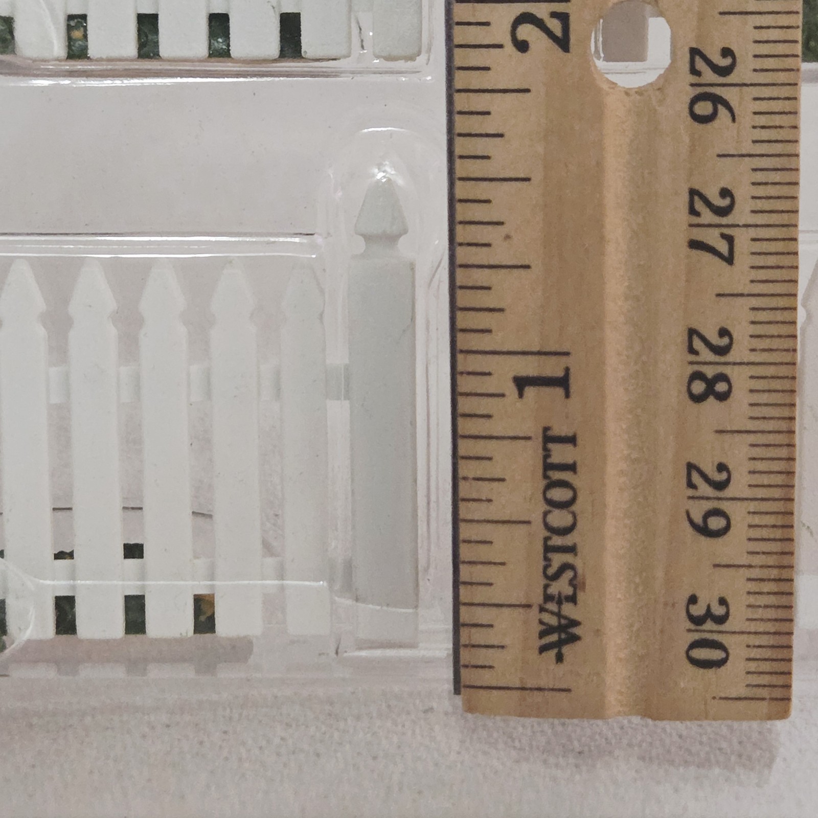 Lemax 2002 Village Collection Plastic Picket Fence Set of 7 #24800A