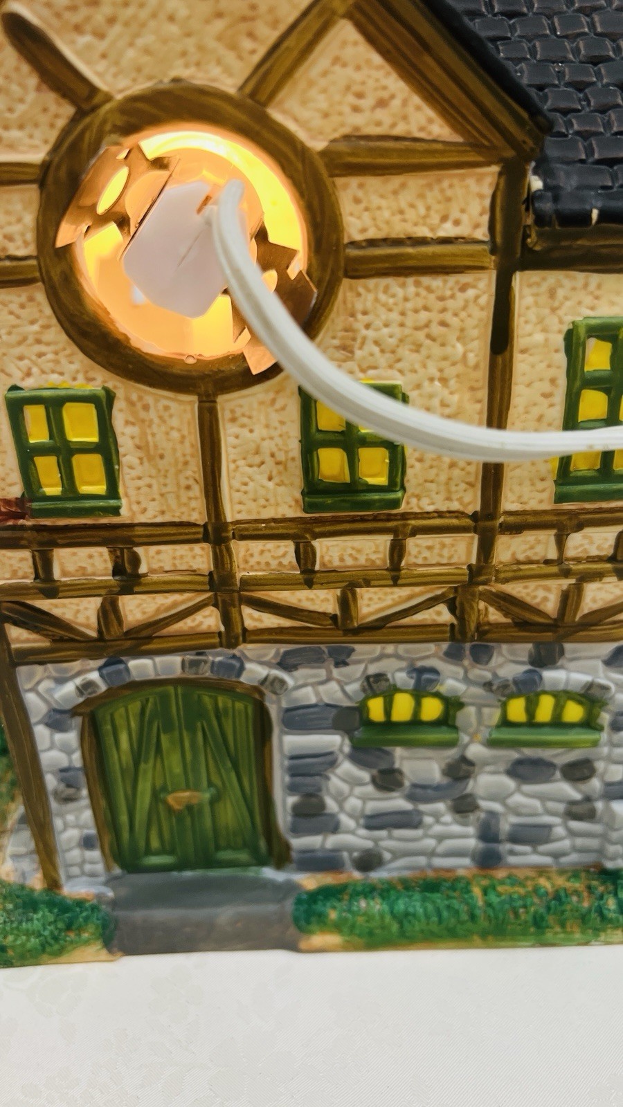 Lemax “Winter Arbor Winery” Porcelain Lighted Building 45745 Retired 2014 NEW !