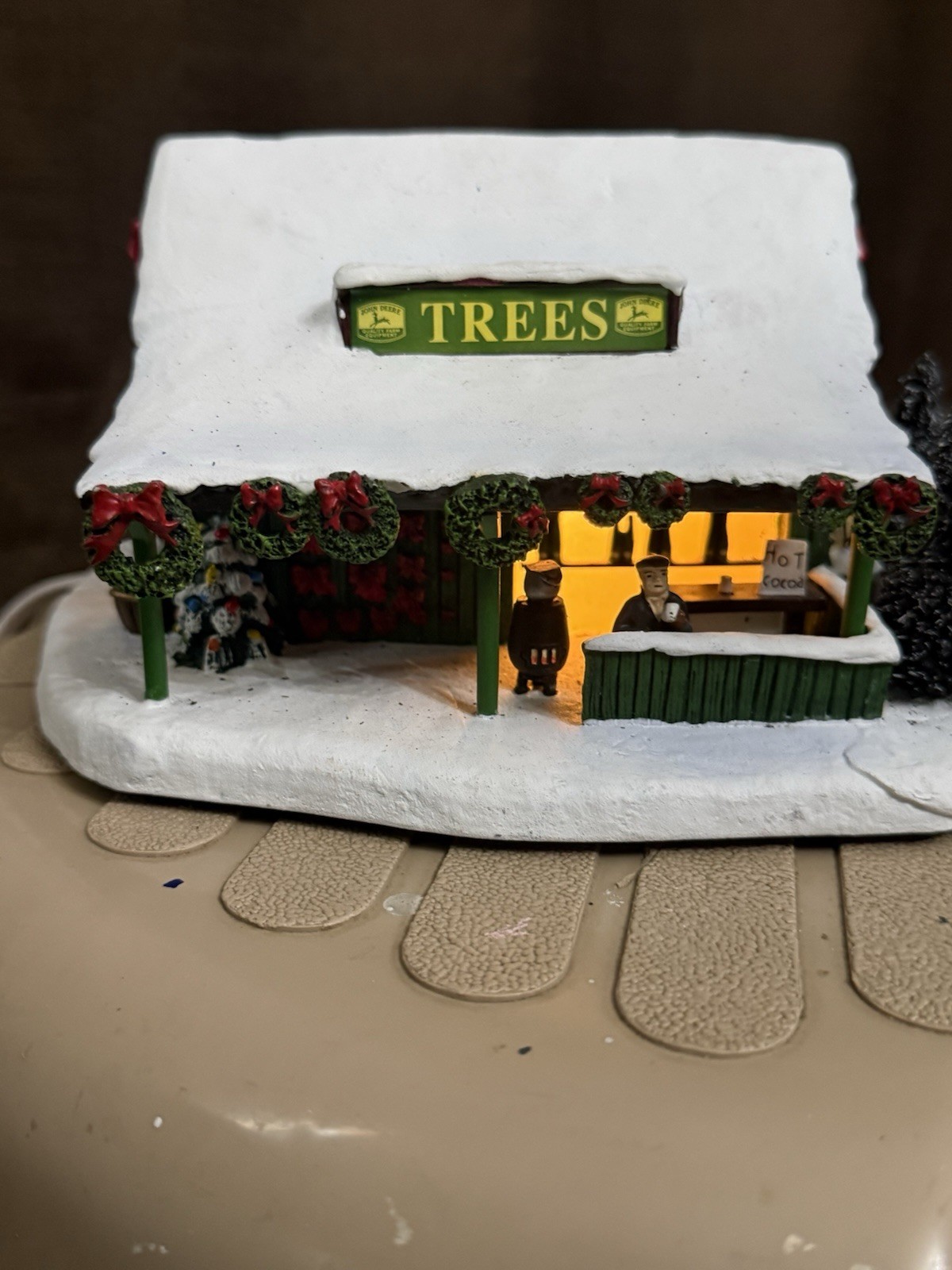 John Deere Hawthorne Creek Village Collection Homestead Tree Stand, T. Kinkade