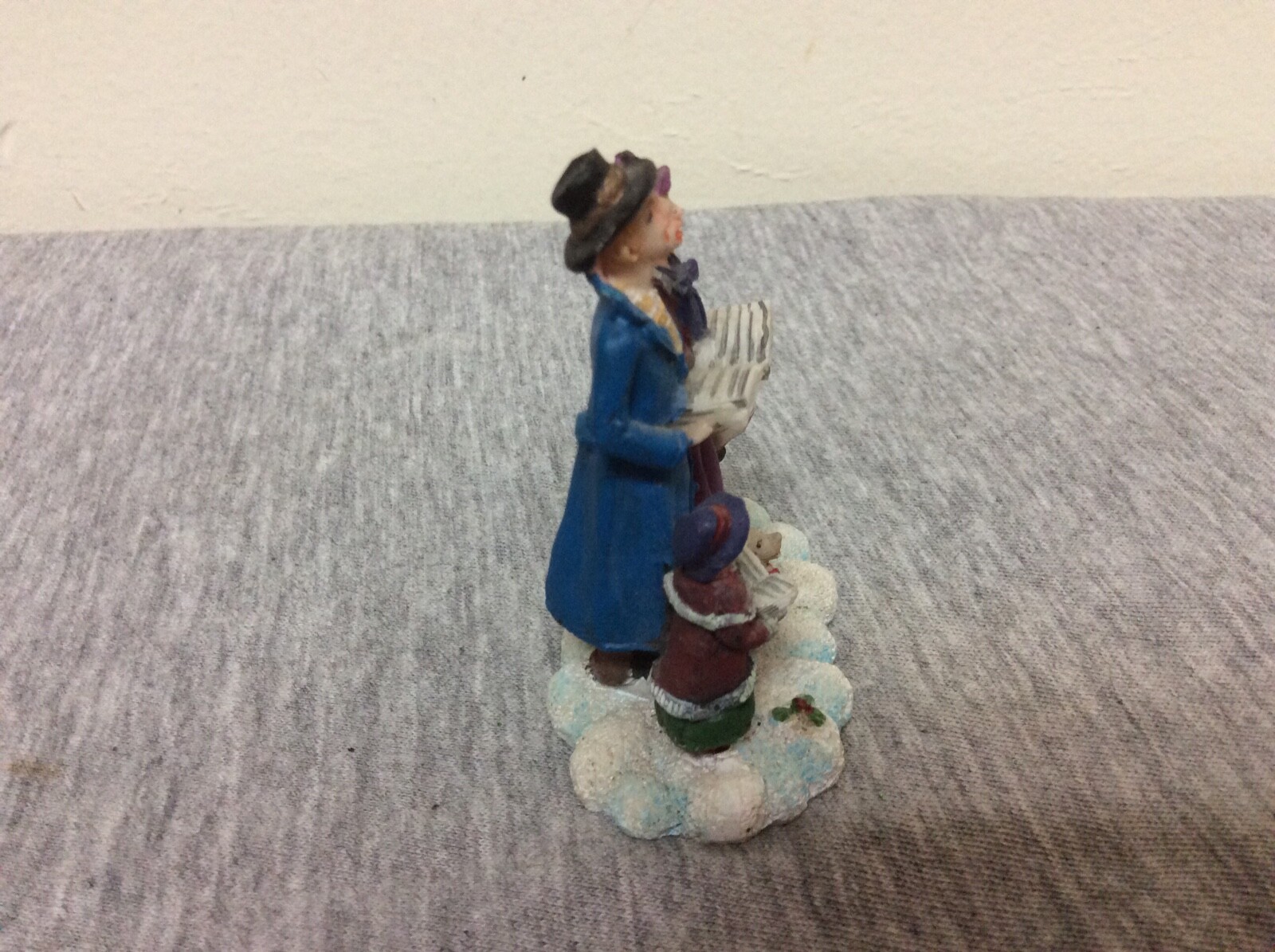 Santa’s Workshop Accessories Caroling Family Figure