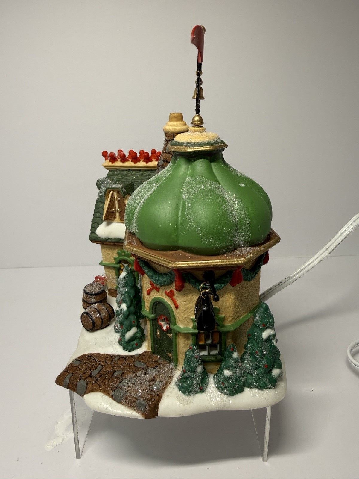 VTG Dept 56 North Pole Series “Cold Care Clinic” 1999 Retired. So Cute