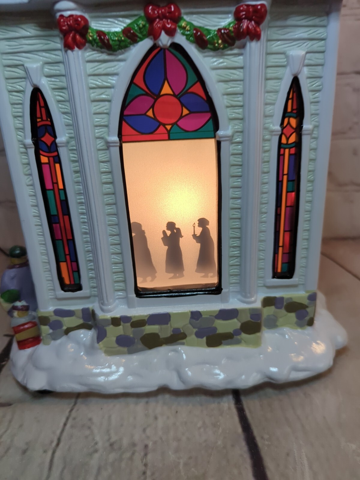 Vtg 1998 Mr. Christmas ceramic church lighted rotating silhouettes village house