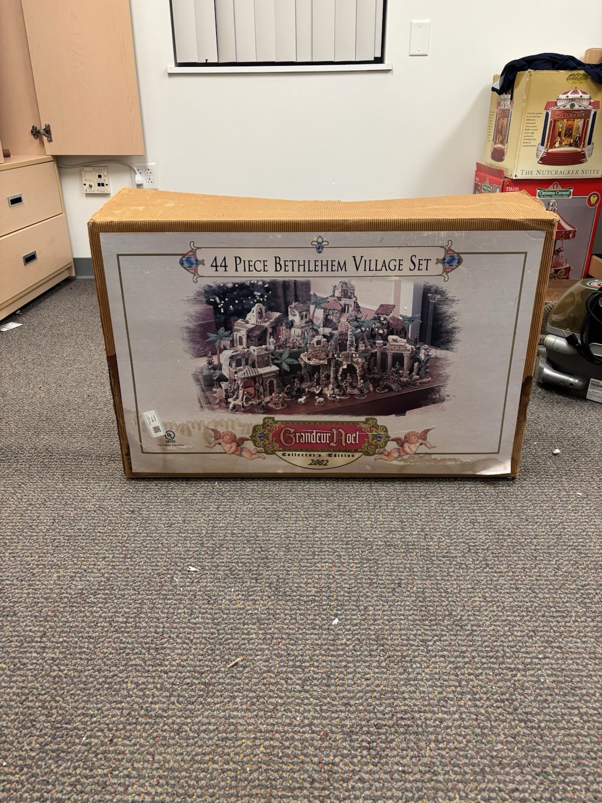 Grandeur Noel 44 Piece Bethlehem Village Nativity Collector’s Edition 2002