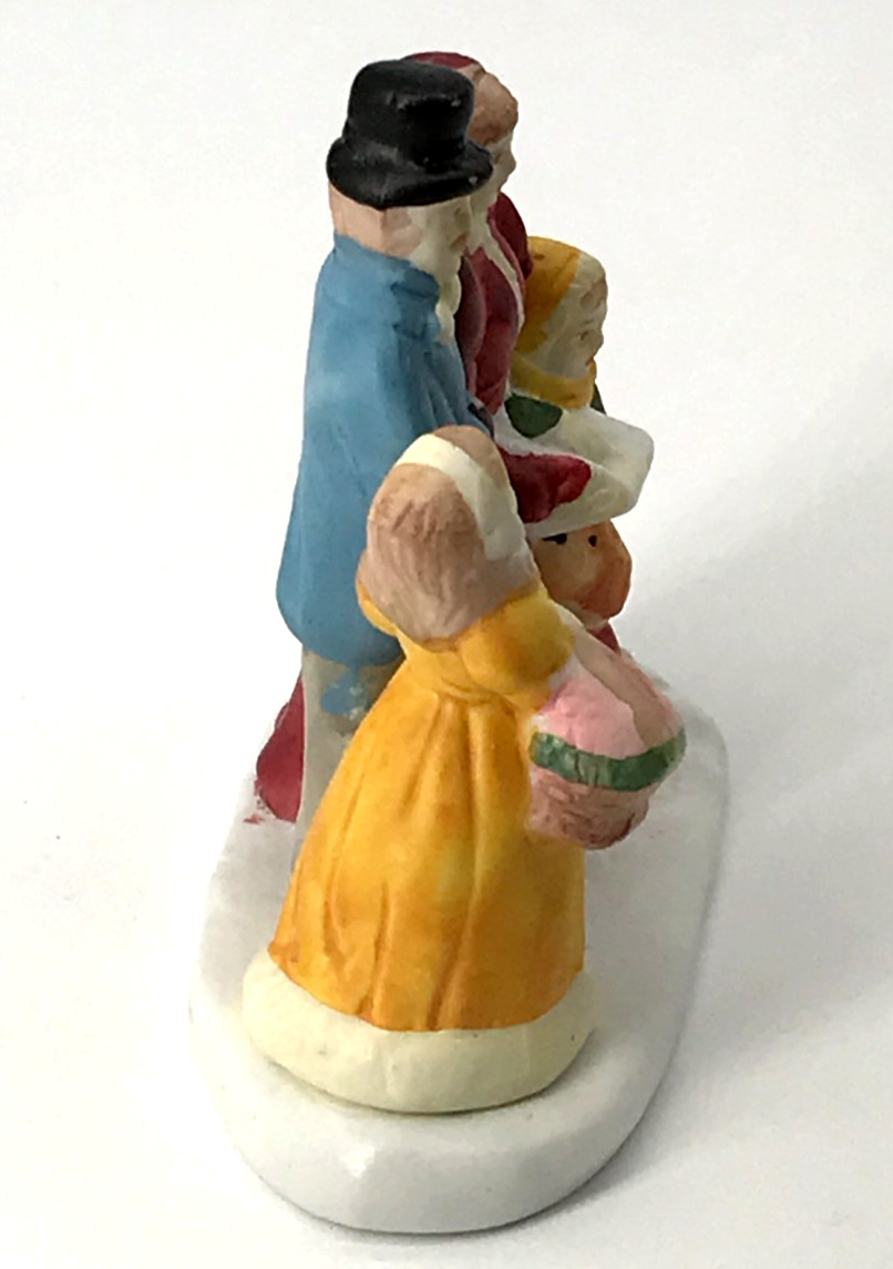 Ceramic Porcelain Christmas Village Carolers and Dog 3″ Long Taiwan