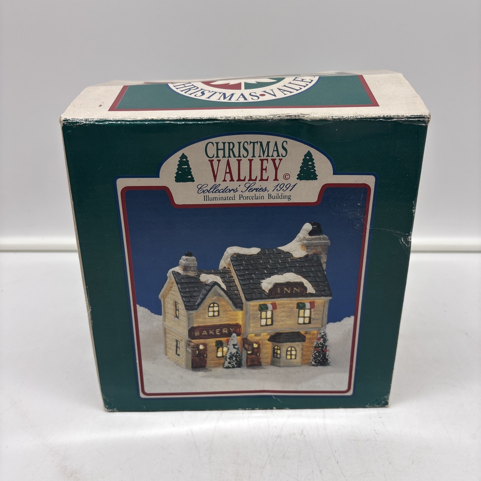 1991 Christmas Valley Original Collectors Series Lighted Porcelain Inn & Bakery
