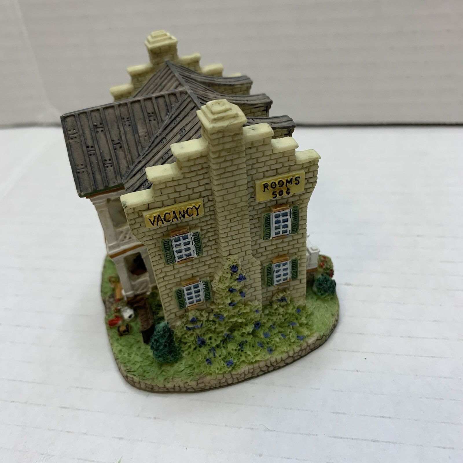 VTG Liberty Falls “The Sinclair Hotel” The Americana Collection 1999 AH179