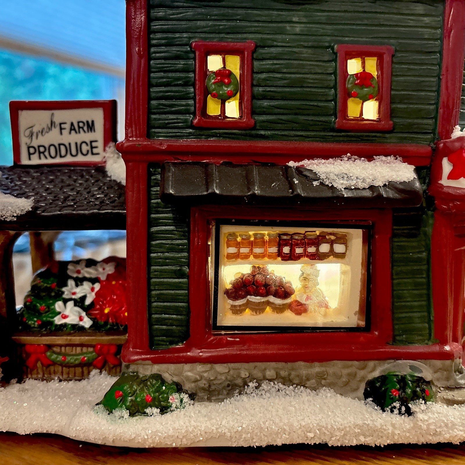 2015 St. Nicholas Square Village Collection “Farmers Market” Box and Light Mint