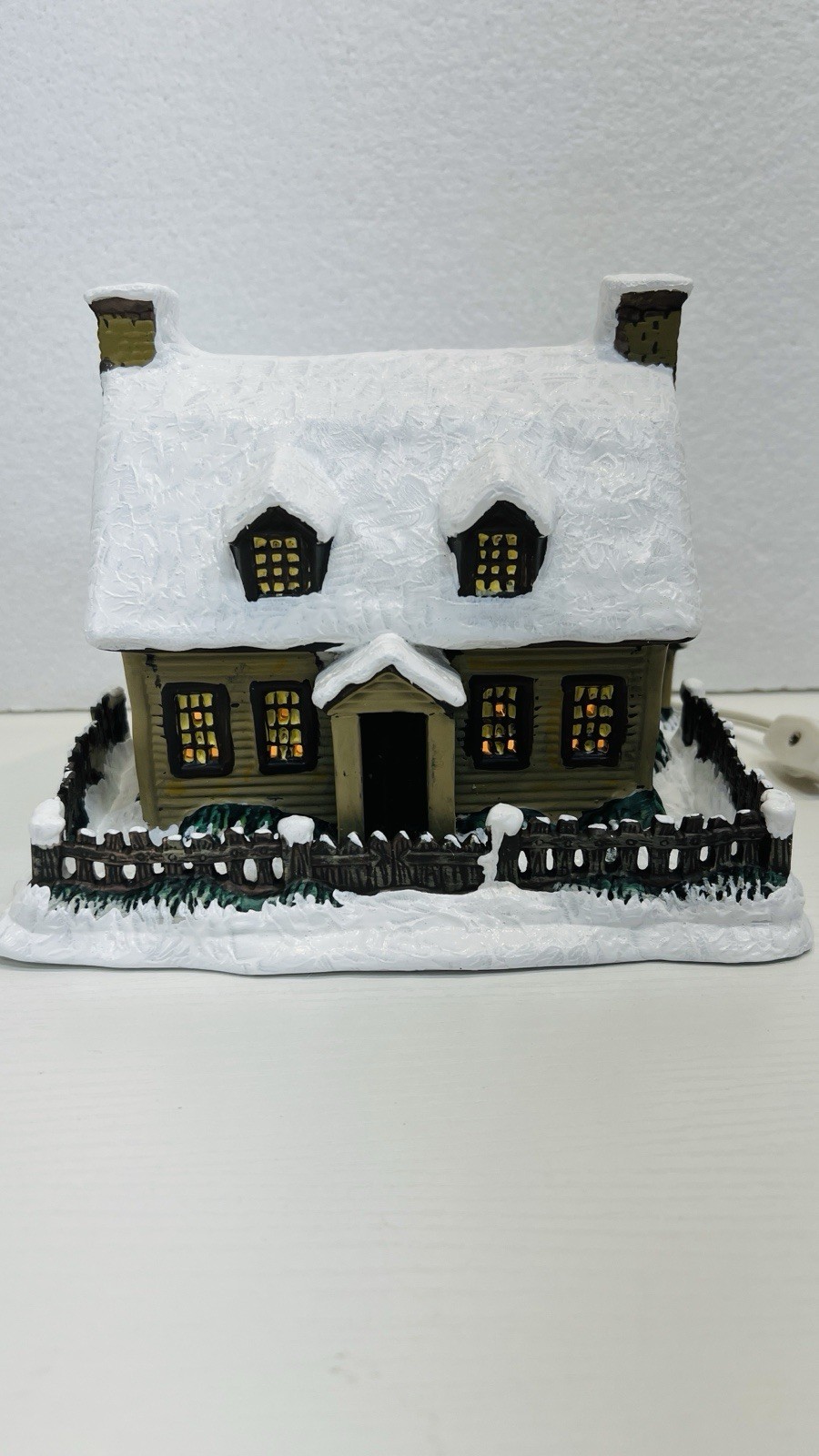 Currier & Ive Museum of City Of New York”Winter Evening” Porcelain Lighted House