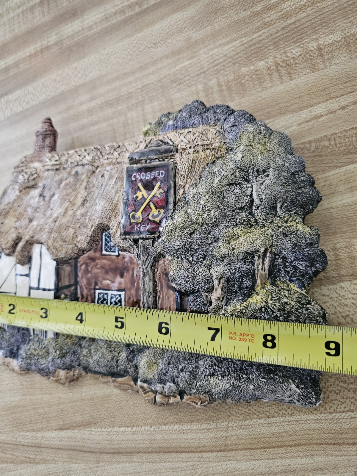 Lilliput Lane Crossed Keys 3D Wall Plaque Plaquette British Cottage Excellent