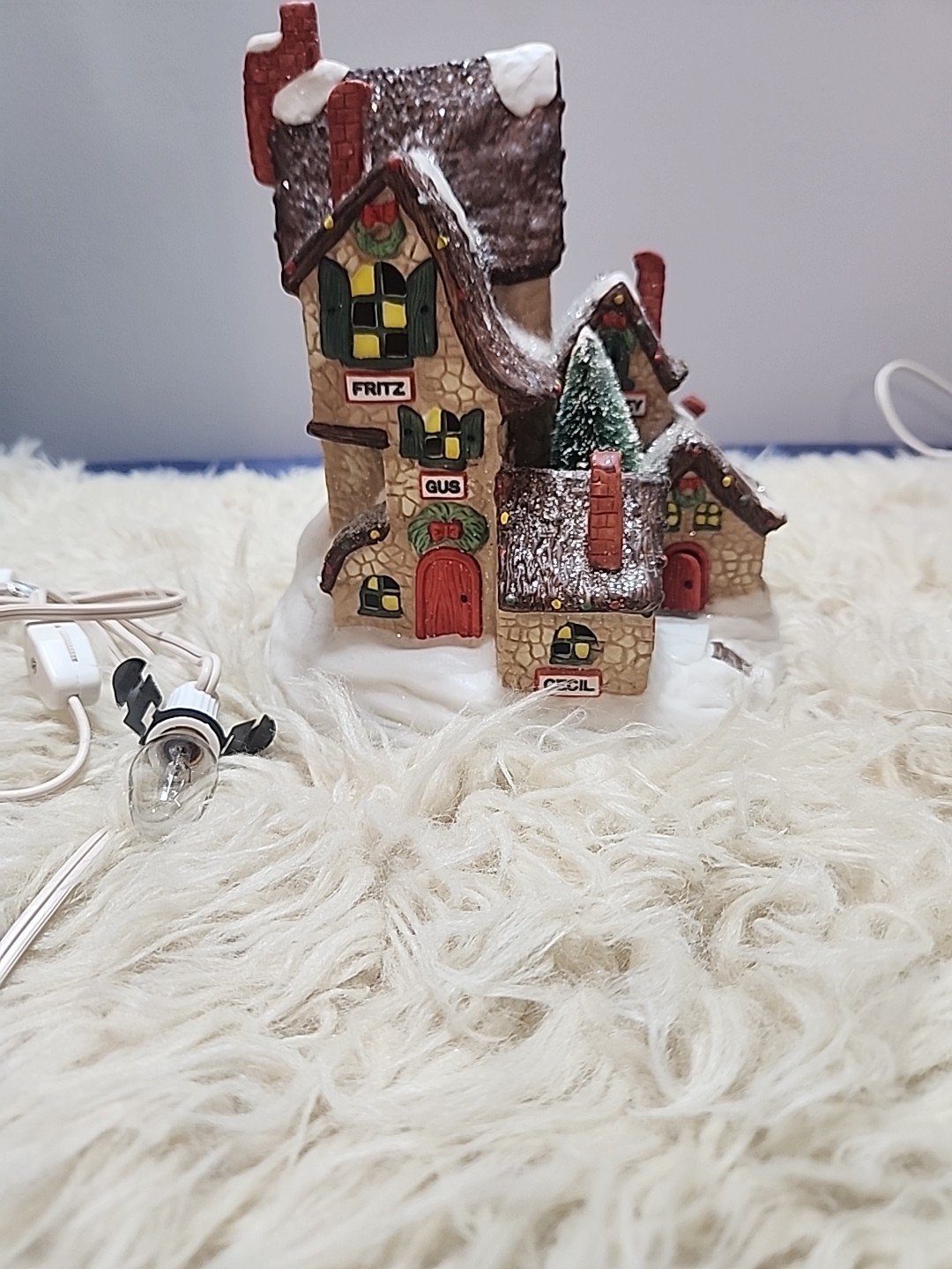 Kringle Mountain North Pole Christmas Village Lot Of 3 Elves,Reindeer,Santa