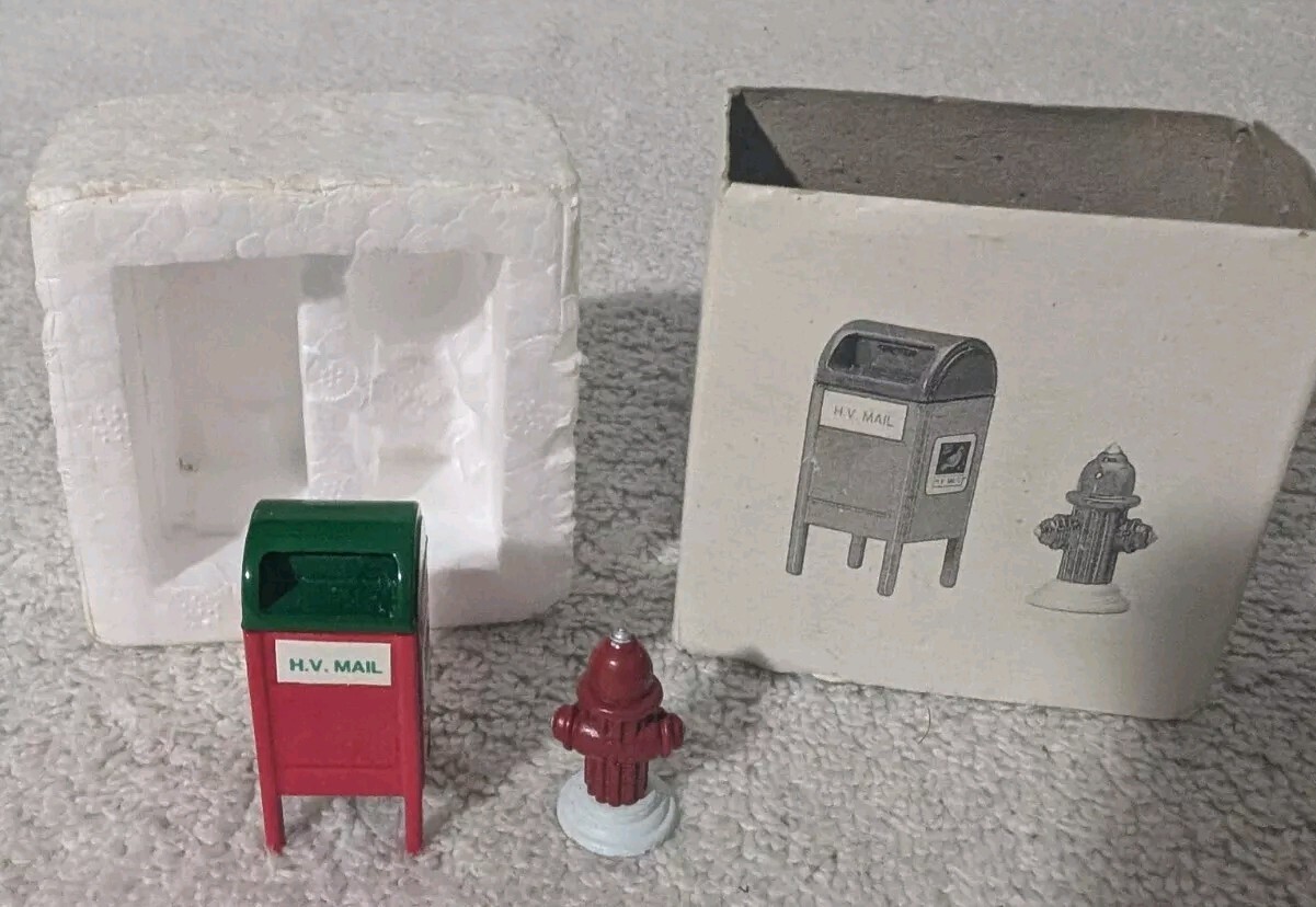Dept 56 Heritage Village Mail Box & Fire Hydrant 5214-0 Christmas Figurines