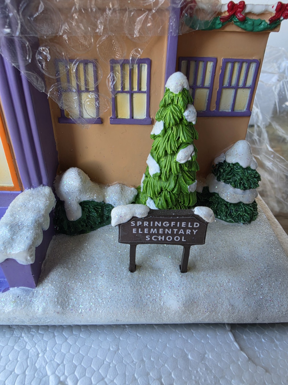 Hawthorne A5463 “Springfield Elementary School” The Simpsons Christmas Village