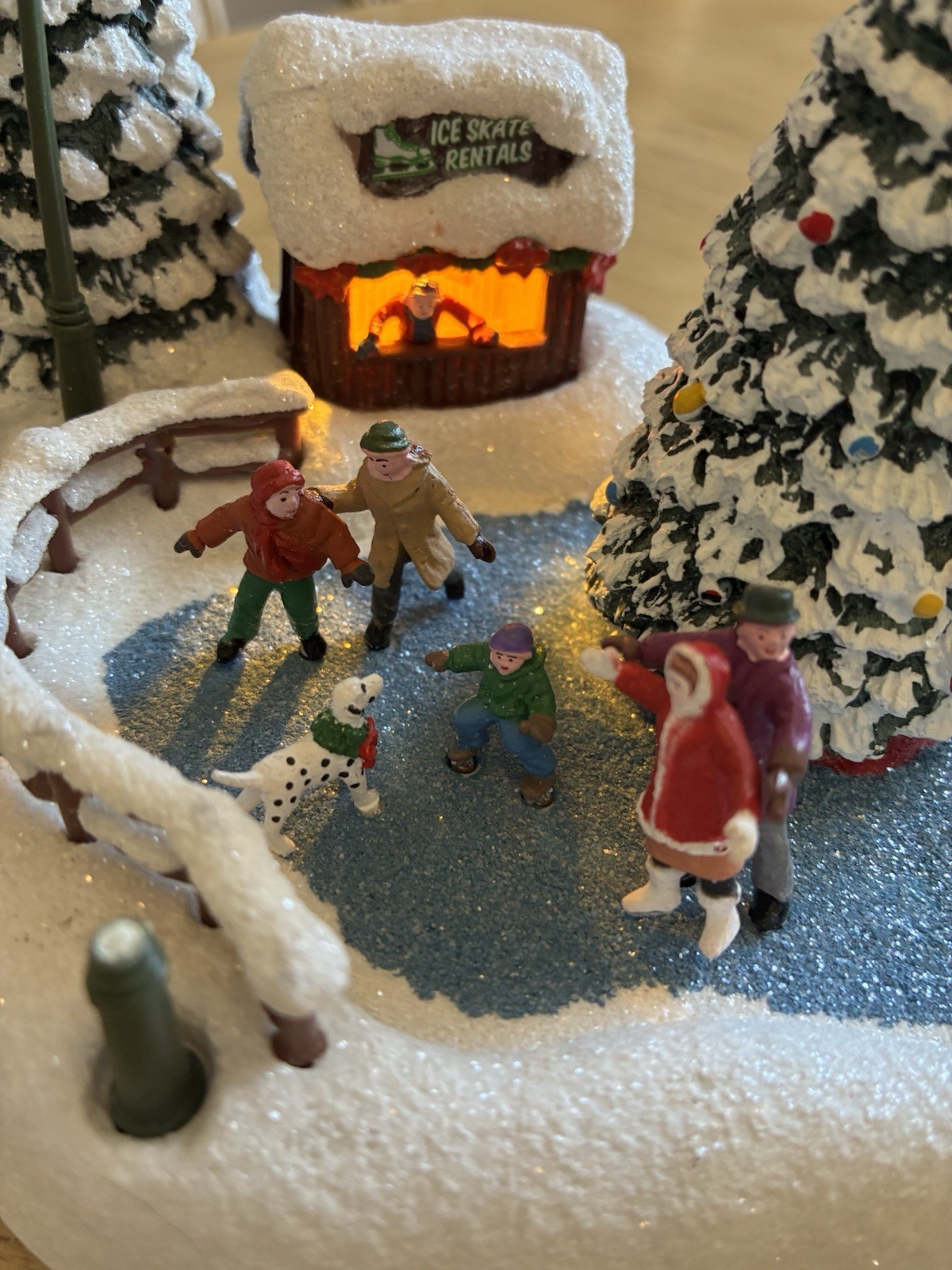 Thomas Kinkade Lighted Christmas Village Ice Skaters Winter Snow What Fun 2024