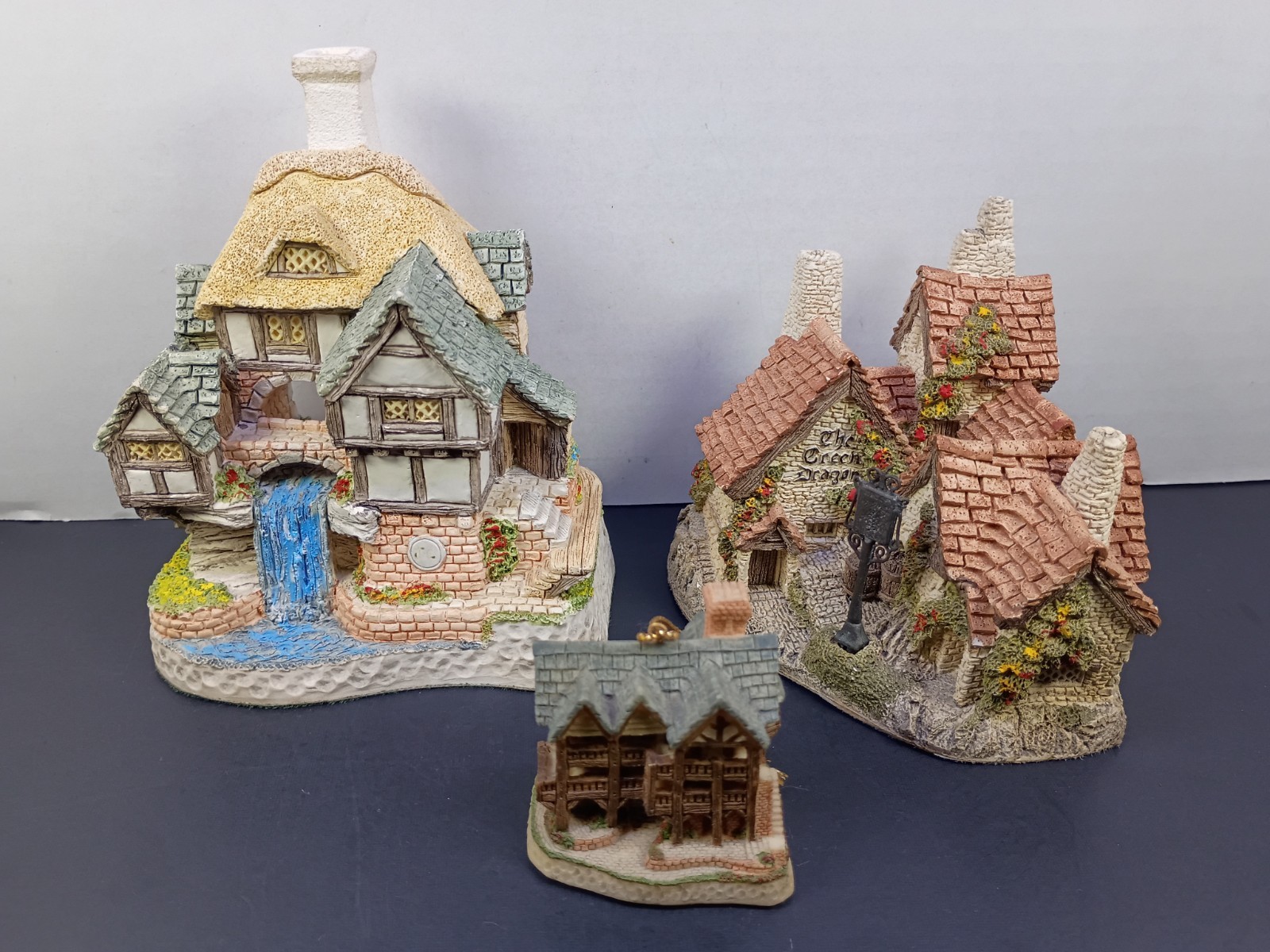 David Winter Wishing Falls Cottage Green Dragon Pub Lot