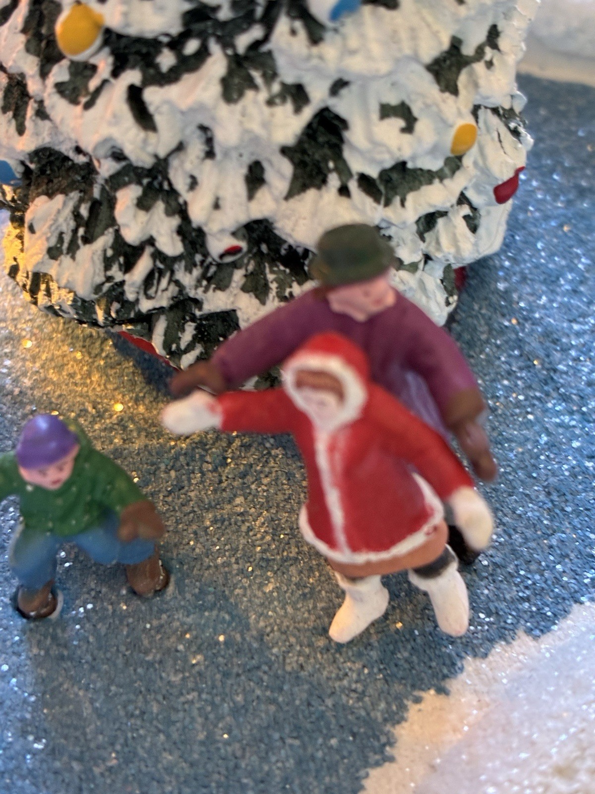 Thomas Kinkade Lighted Christmas Village Ice Skaters Winter Snow What Fun 2024