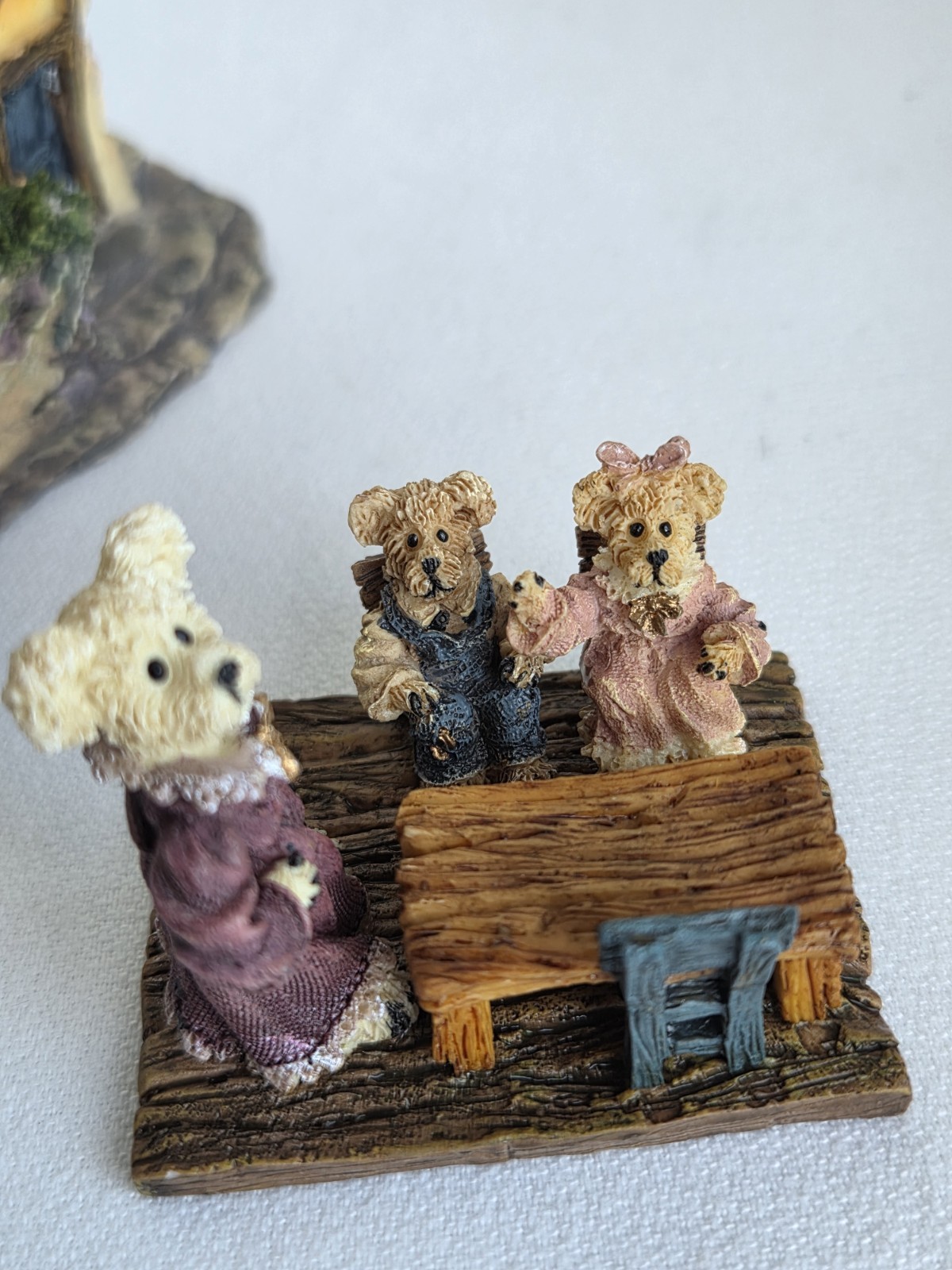 Boyds Bears Bearly-Built Village Lot – Public Library 19006 & Boyds School Resin