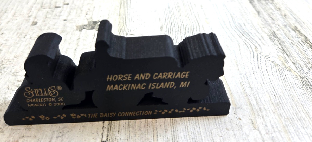 Shelia’s Collectibles Horse & Carriage Mackinac Michigan Accessorie shelf sitter