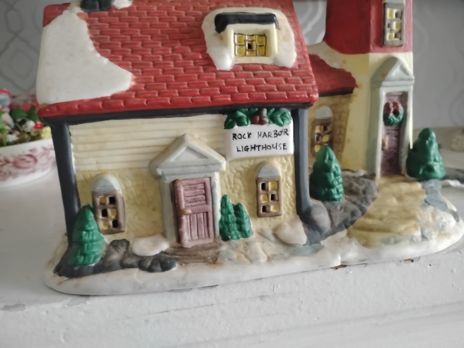 Dickens Keepsake Porcelaing Lighted House LightHouse