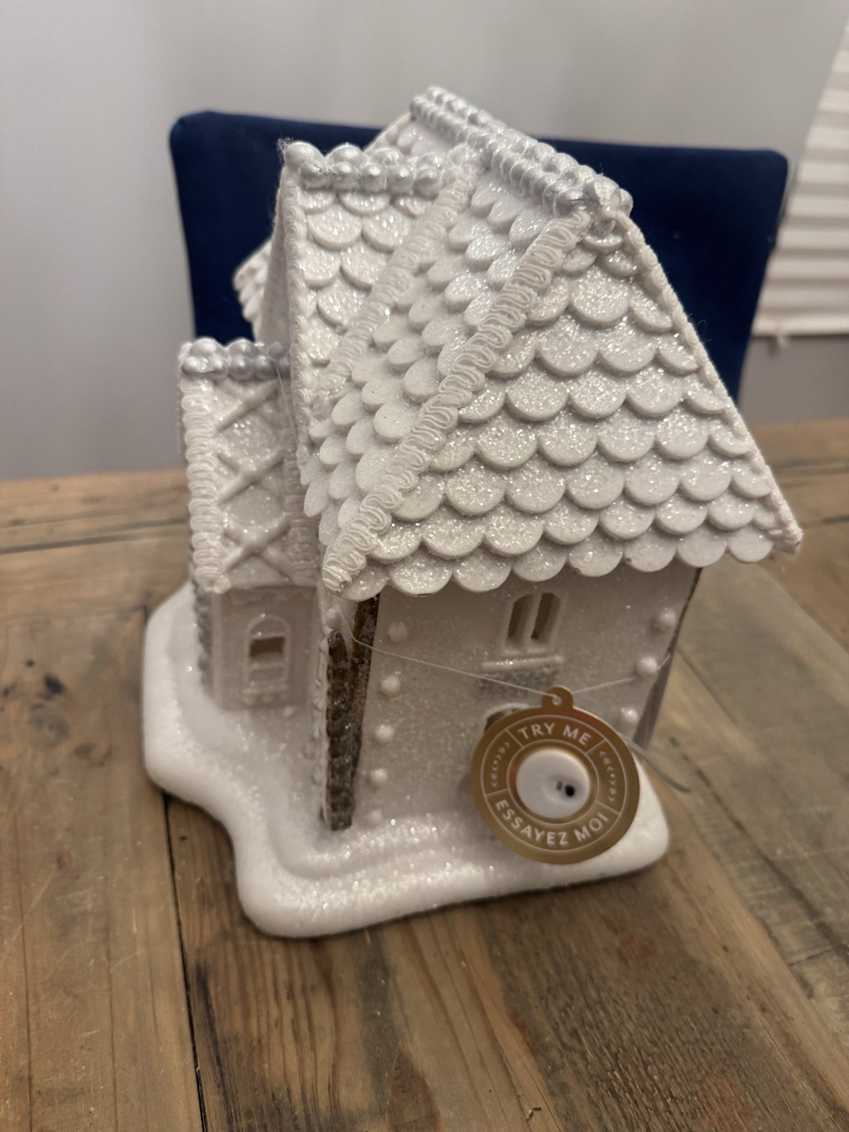 White Pearls Christmas LED Decor Lighted Gingerbread House NEW
