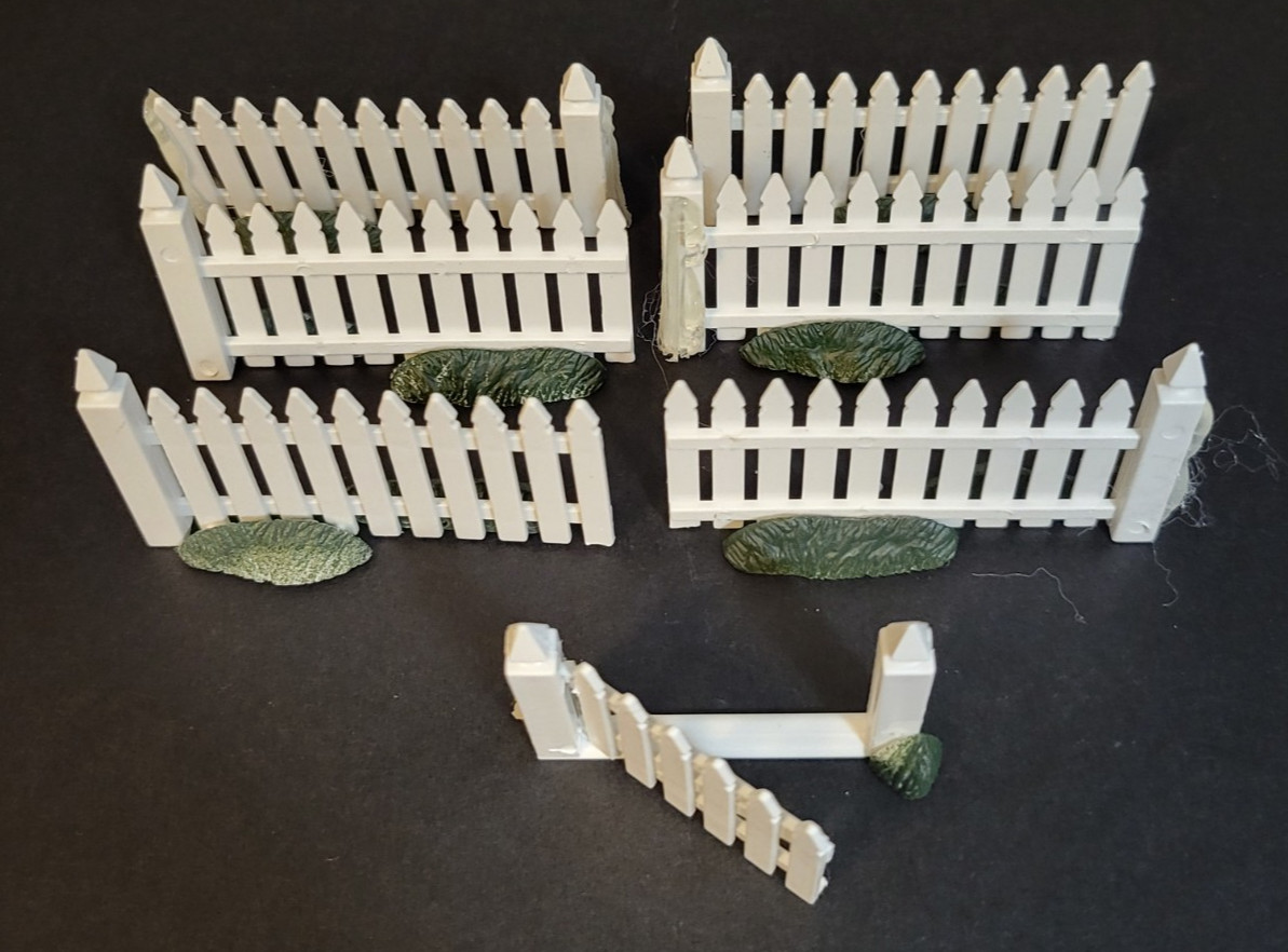 Lemax Christmas Village Town Plastic White Picket Fence 14388 7PC READ GLUED
