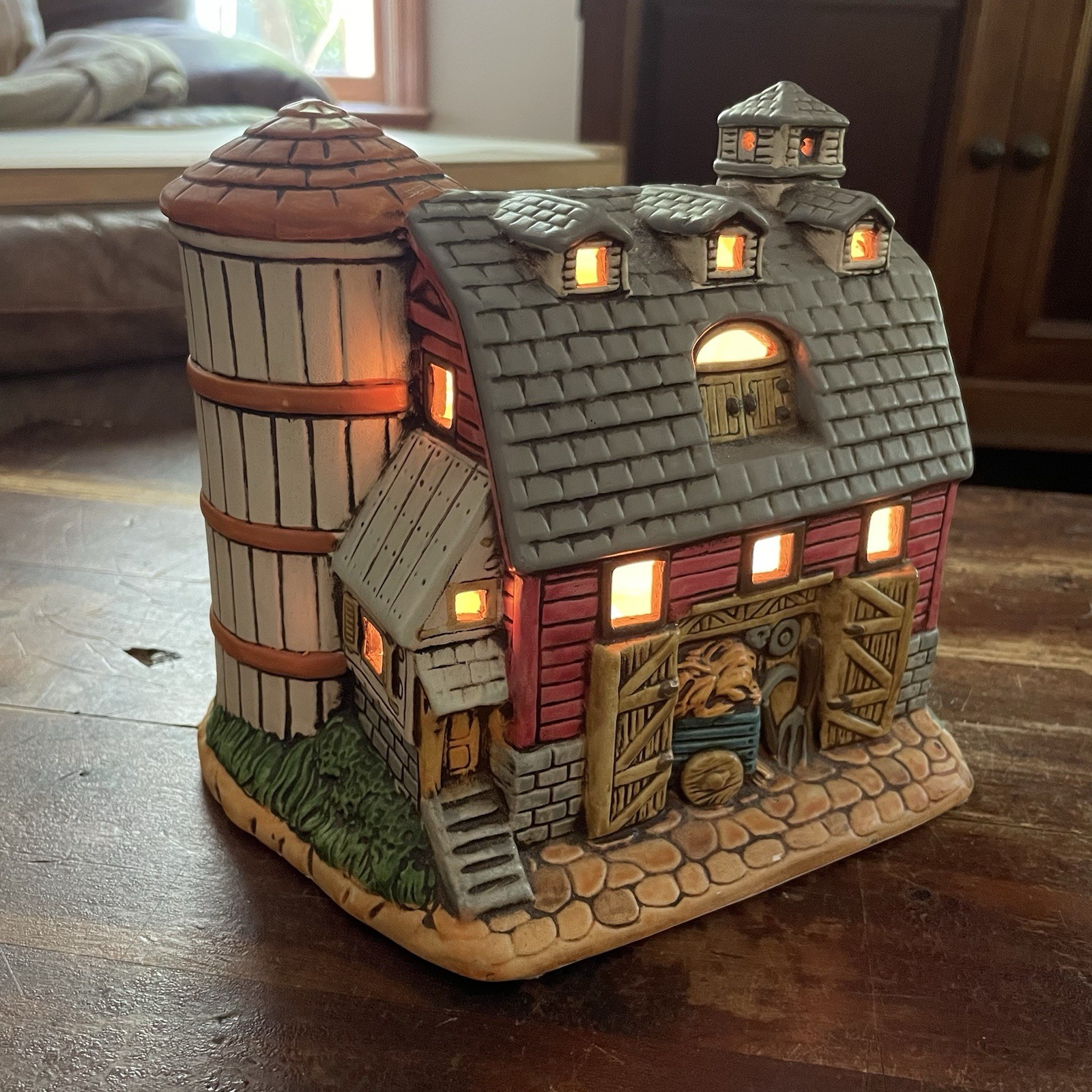 VTG 1988 Lefton Byron Wood Colonial Village Lighted Barn Silo Hand Painted 06730