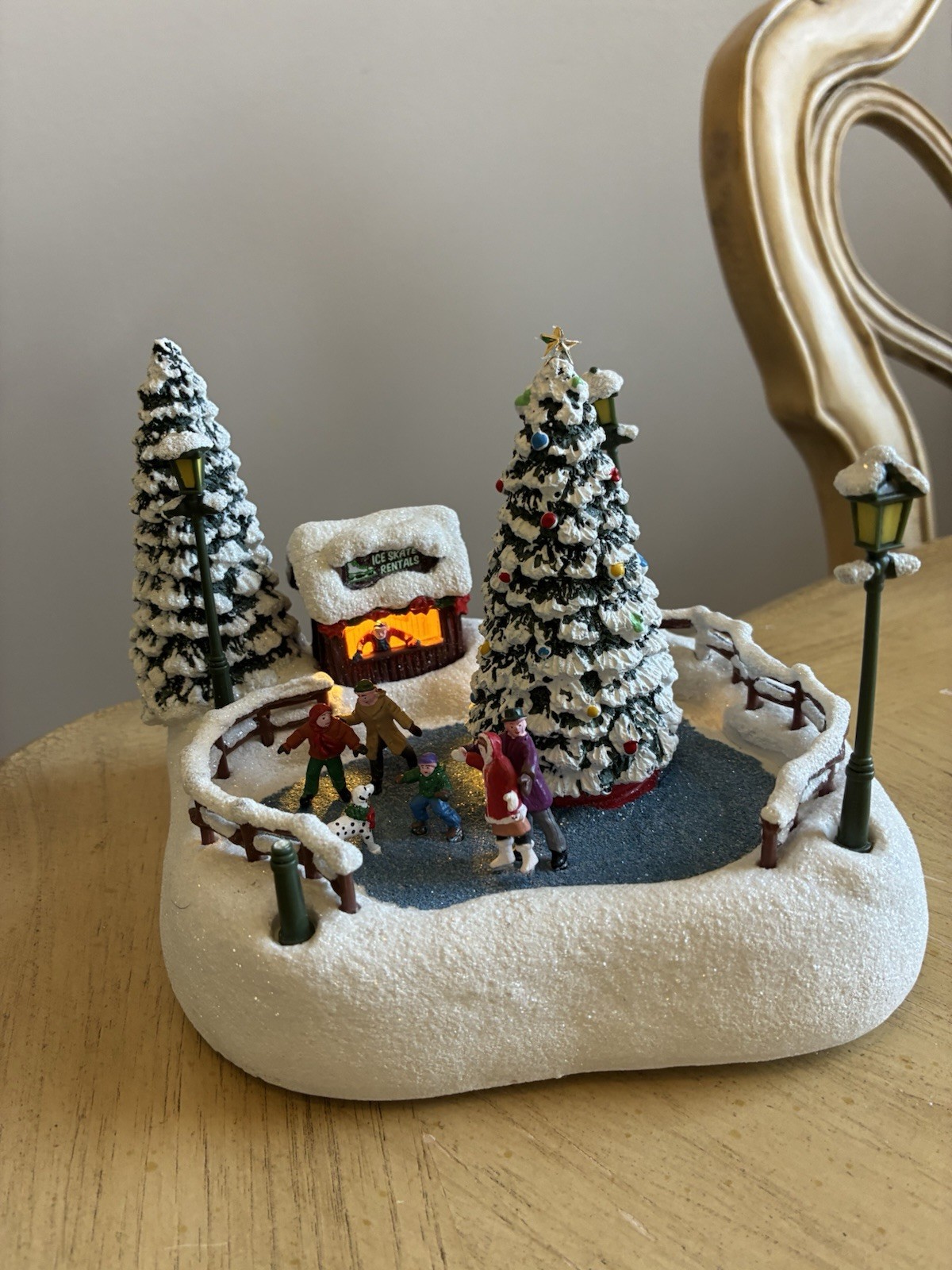 Thomas Kinkade Lighted Christmas Village Ice Skaters Winter Snow What Fun 2024