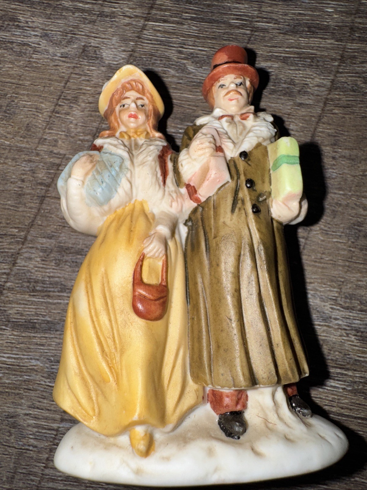 Rare Christmas Village Victorian Couple Man Woman Carrying Gifts ? Lemax Taiwan