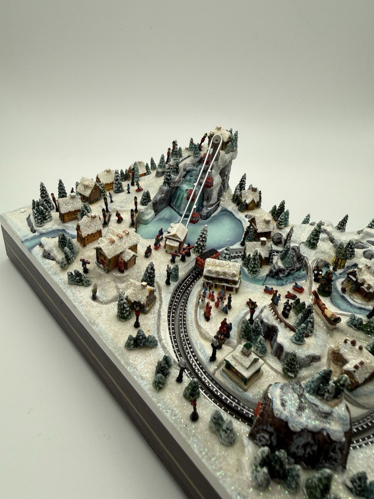Thomas Kinkade Christmas Village Miniatures “Ski Resort” Hawthorne Village