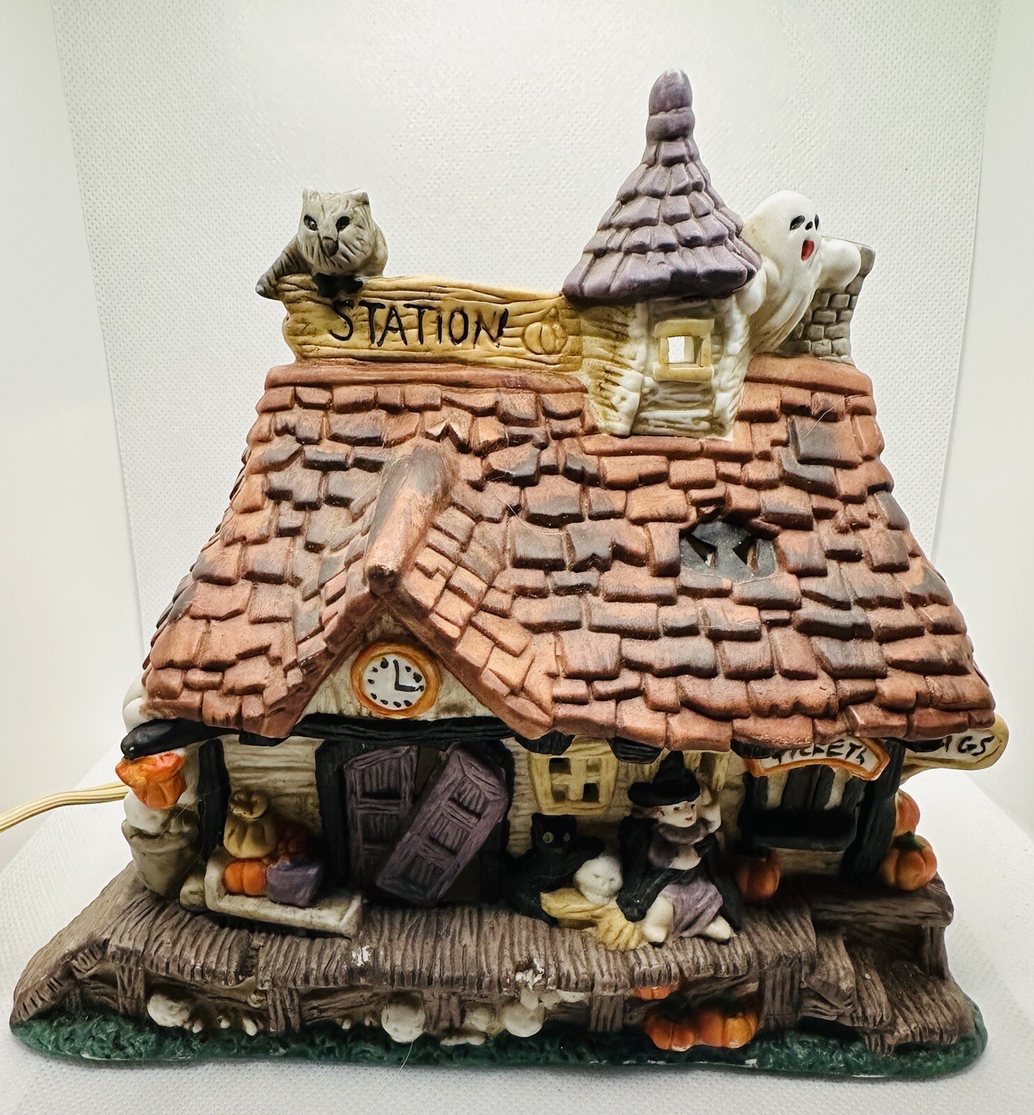 VTG 1995 Spooky Hollow Lighted Halloween Train Station Witch Ghosts Owl Works