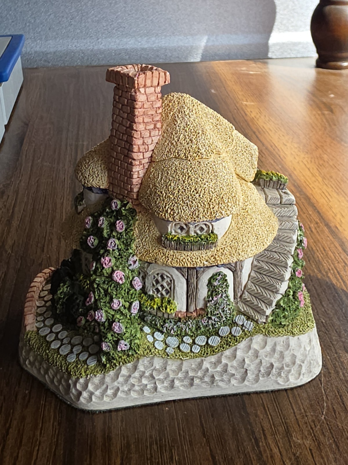 David Winter Mother’s Cottage 1994 Miniature House Sculpture Cottagecore