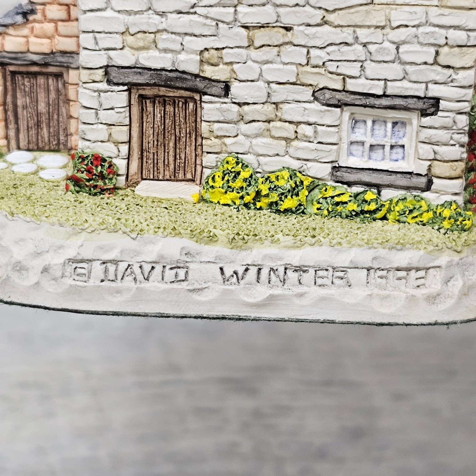 David Winter The Smithy Cottage Village Hand Painted 1993 3.5 Inch