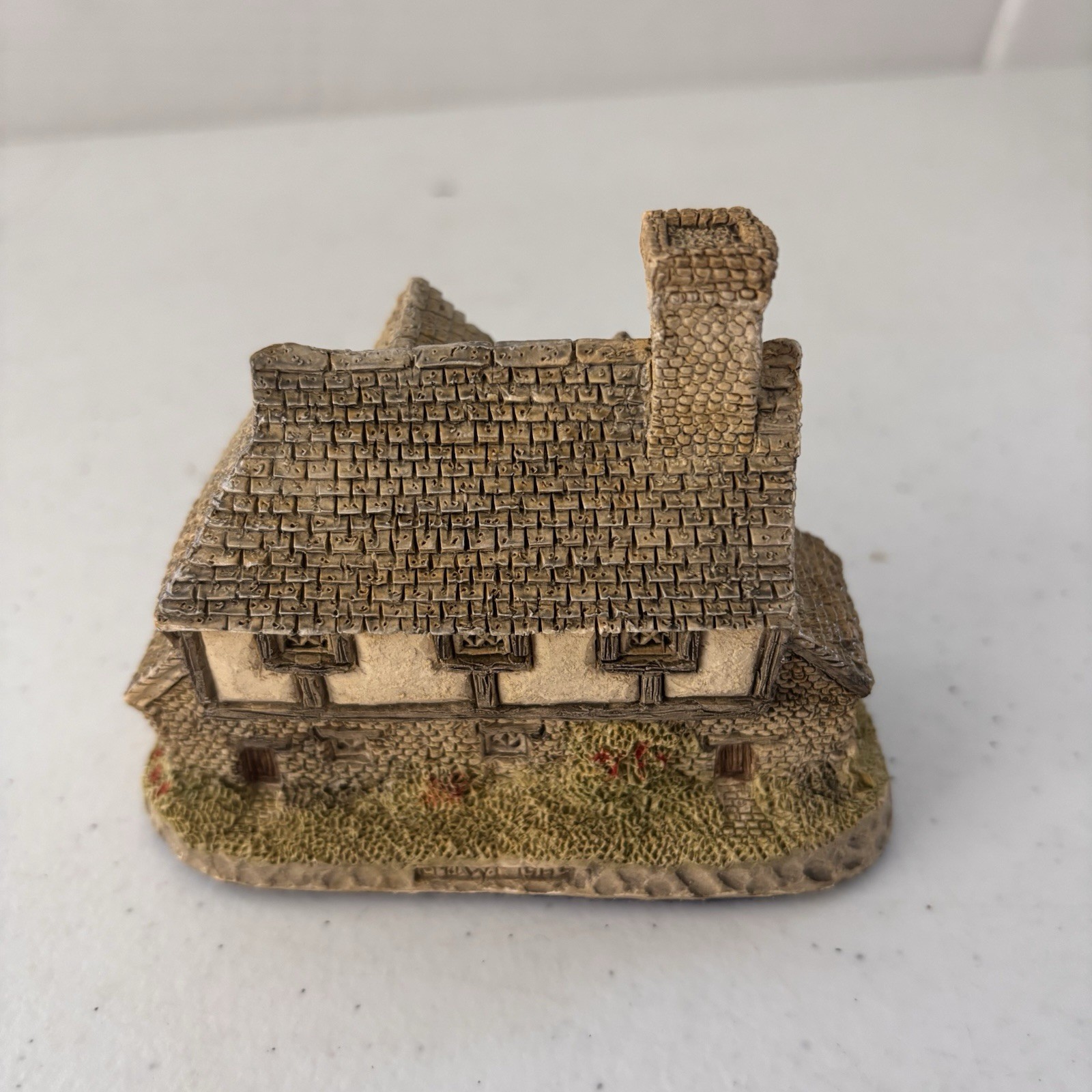 David Winter Cottages “Hogs Head Beer Shop” 1985 John Hine Ltd. in Box And COA