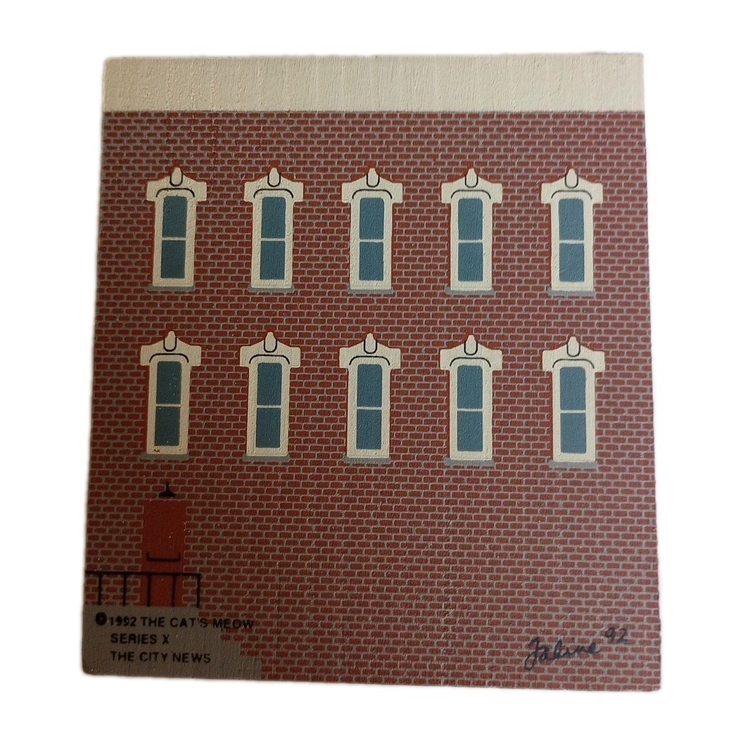 The Cat’s Meow Village 1992 Series 10 – The City News Building Shelf Sitter