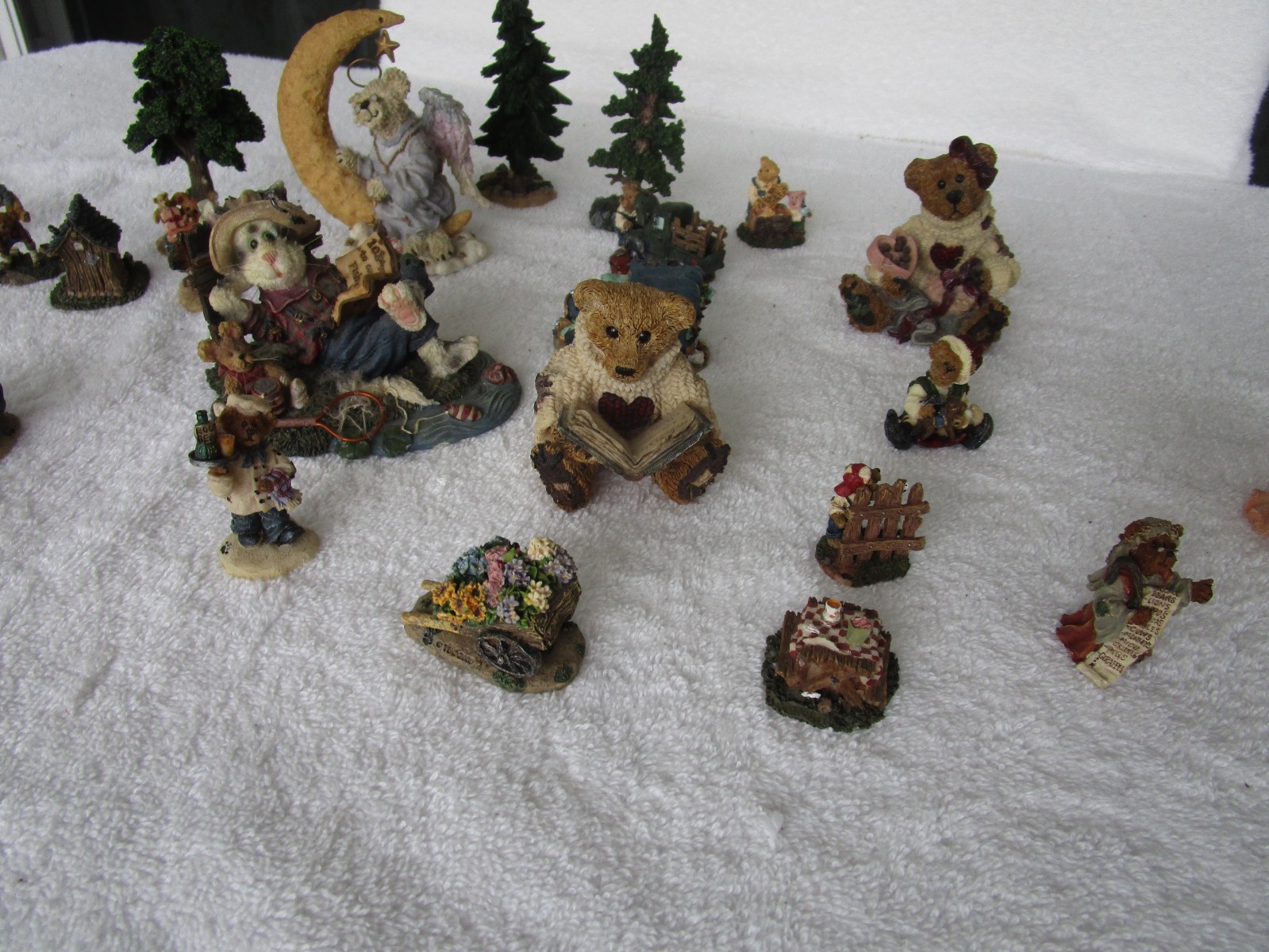 Boyds Town Village Collection~ Lot of 24~ Bears & Trees Figurines Plus Friends!!