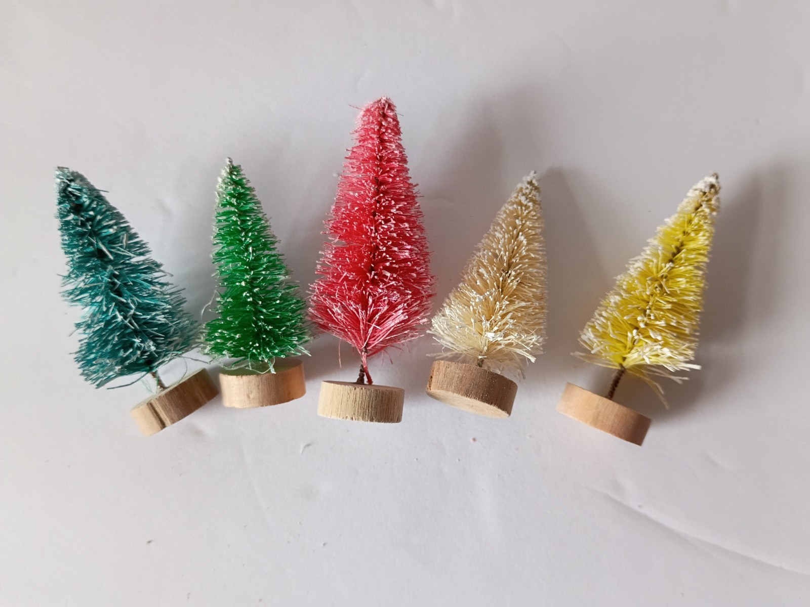 Lot 25 Bottle Brush Christmas Tree Miniature Village Doll Train Pink Yellow 2″