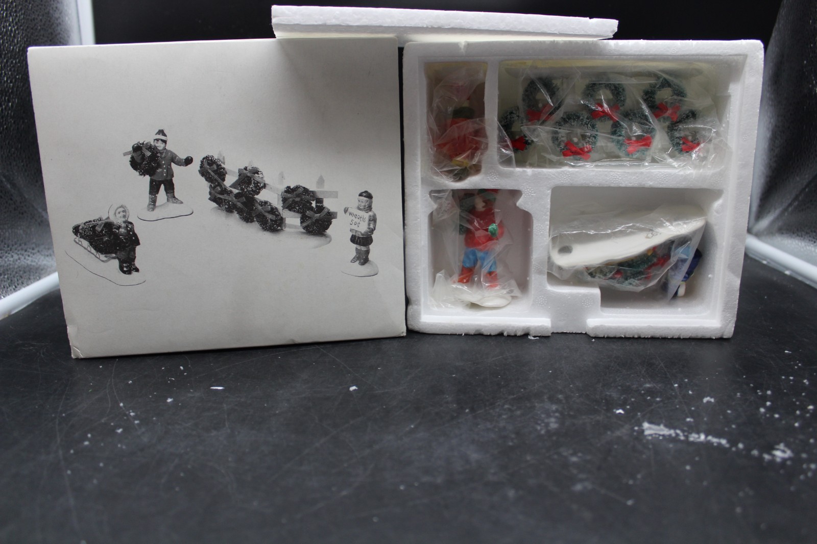 dept.56 wreaths for sale accessory