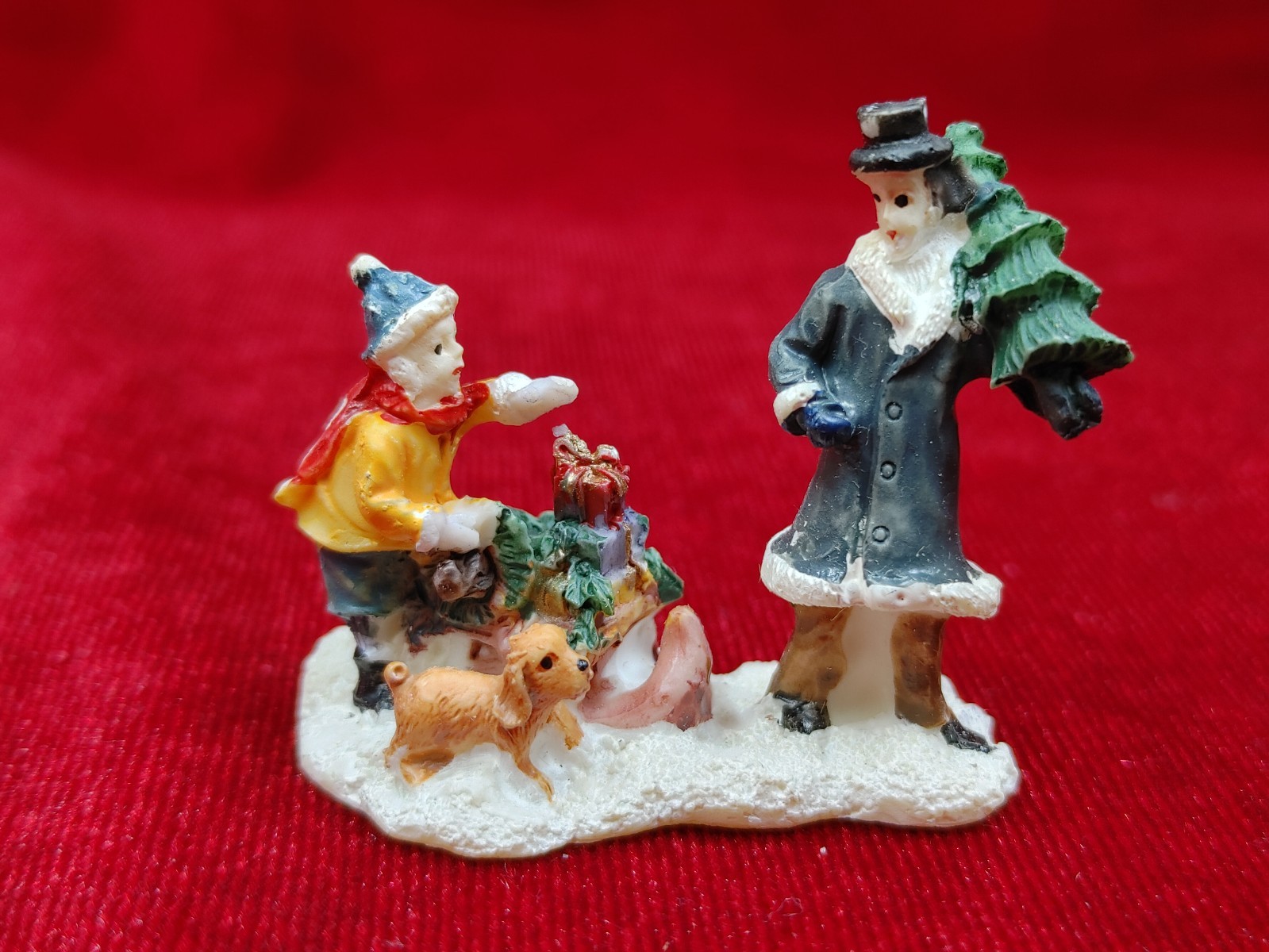 GIFTCO Miniature Victorian Village Polystone Christmas Figurines Complete Set