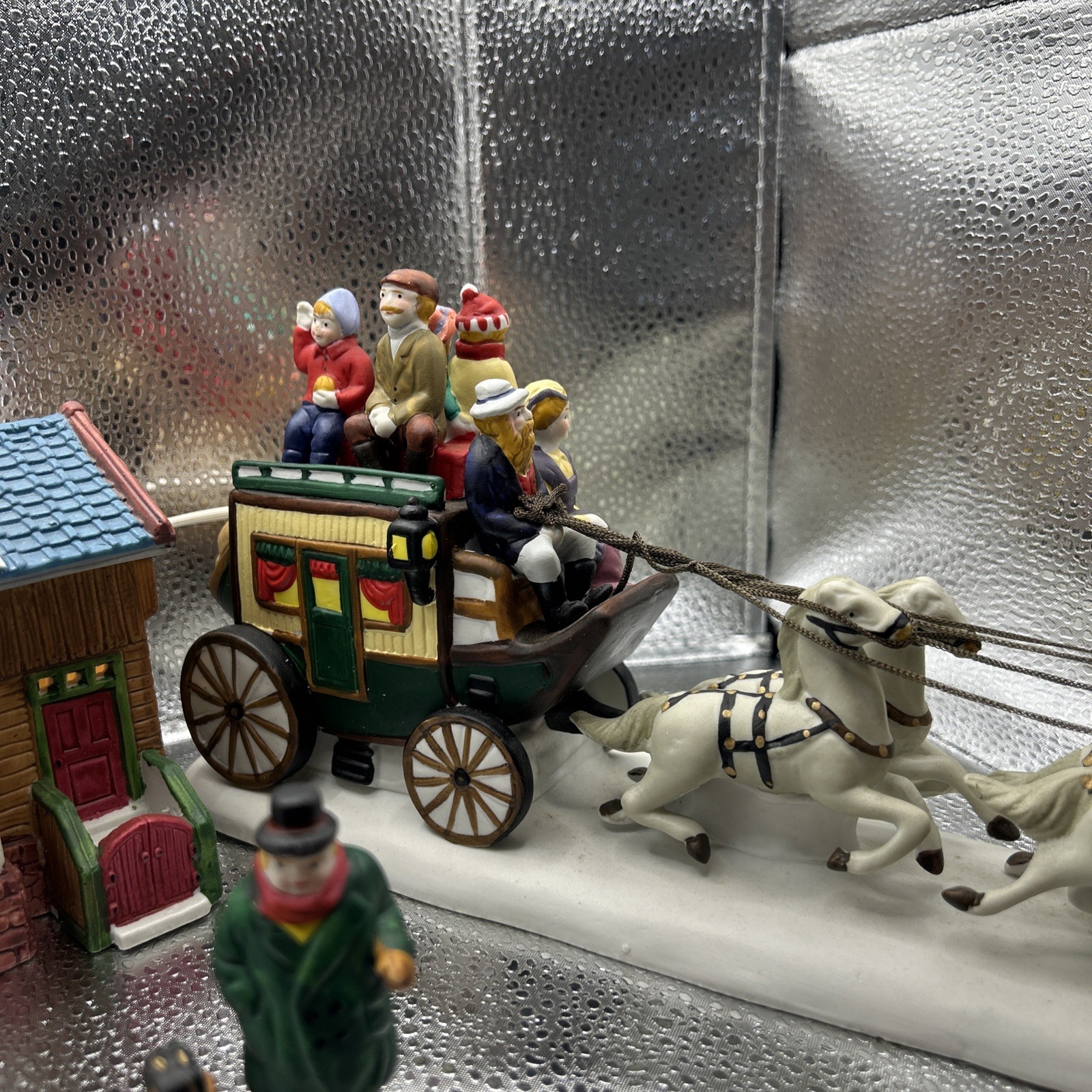 Christmas Memories 4pc Accessory Kit Lighted House And Carriage 1996