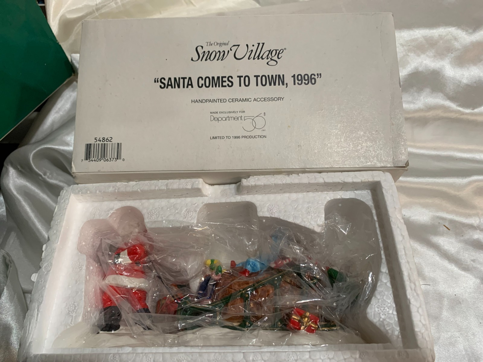Dept 56 Snow Village Accessory 54862 – “Santa Comes to Town, 1996”