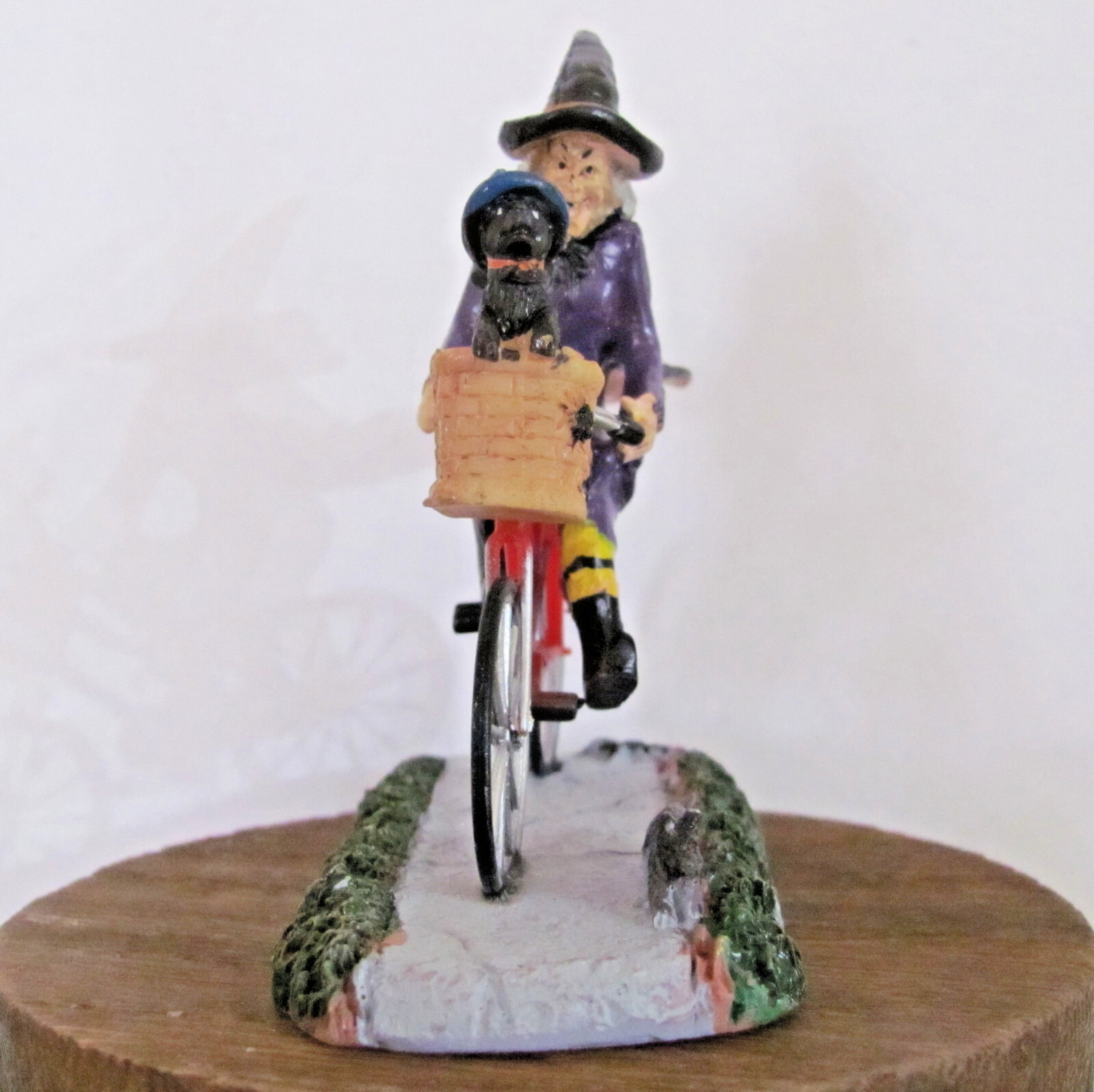 Lemax Spooky Town Figurine – Be-Witching Bike Ride #32109