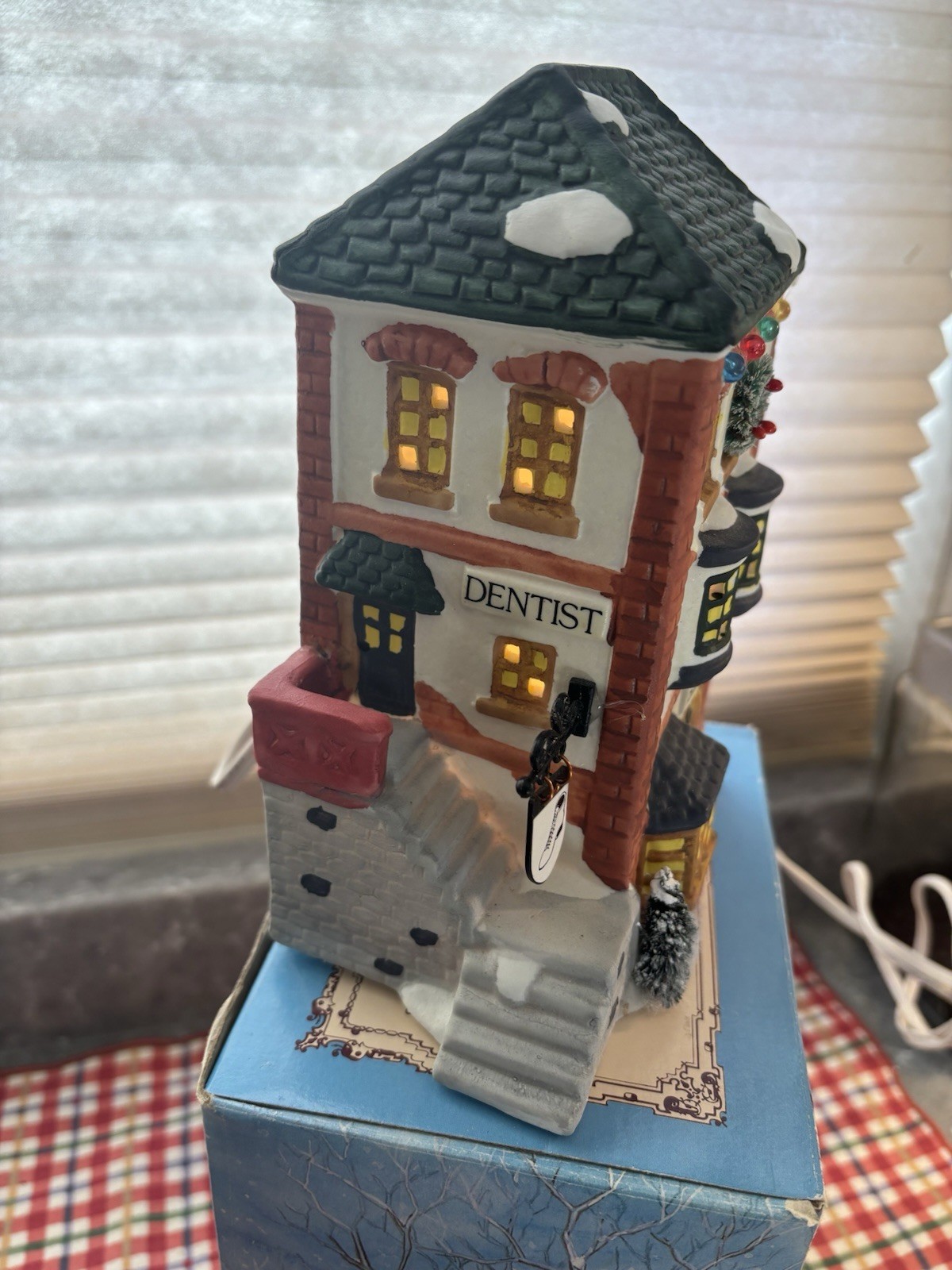NOMA Dickensville “Shoe Maker & Dentist” Porcelain Lighted House EUC