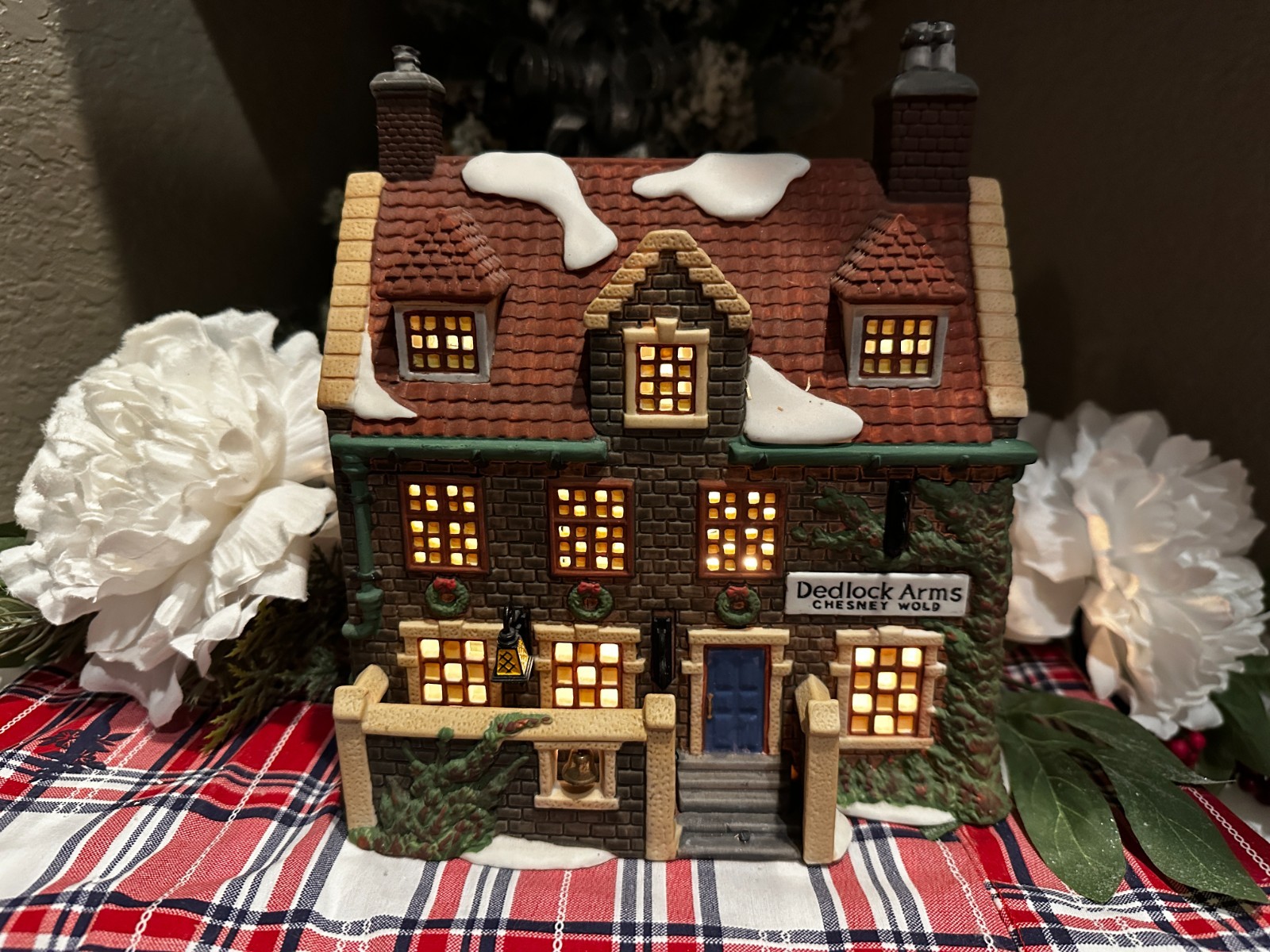 Dept 56 Dedlock Arms Dickens Village Series Christmas House