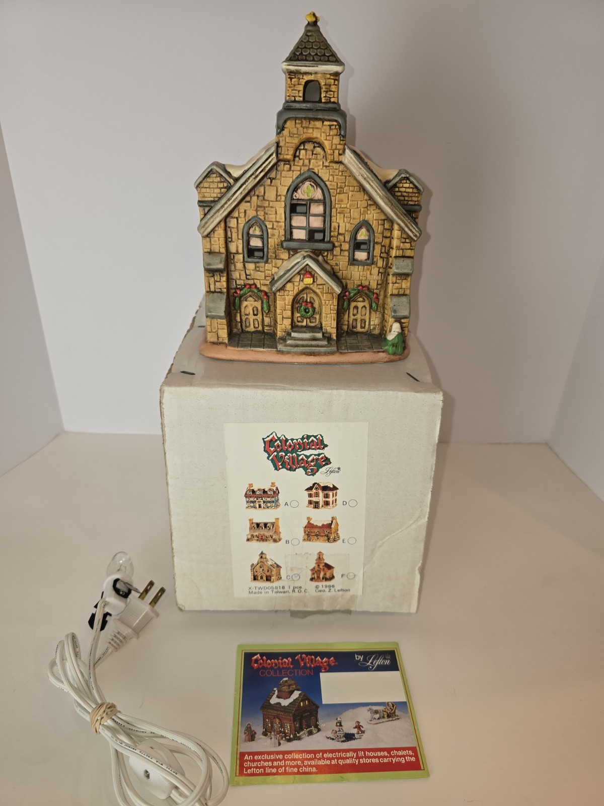 Vintage Lighted 1986 Lefton Colonial Christmas Village Church #05818