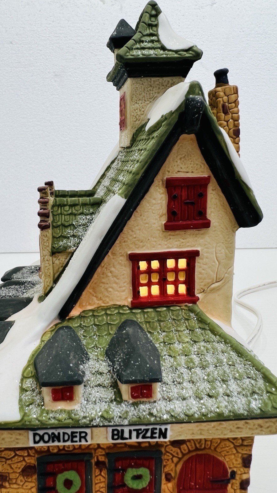 Dept 56 North Pole Series “ Reindeer Barn” Retired 1990 Excellent Condition !