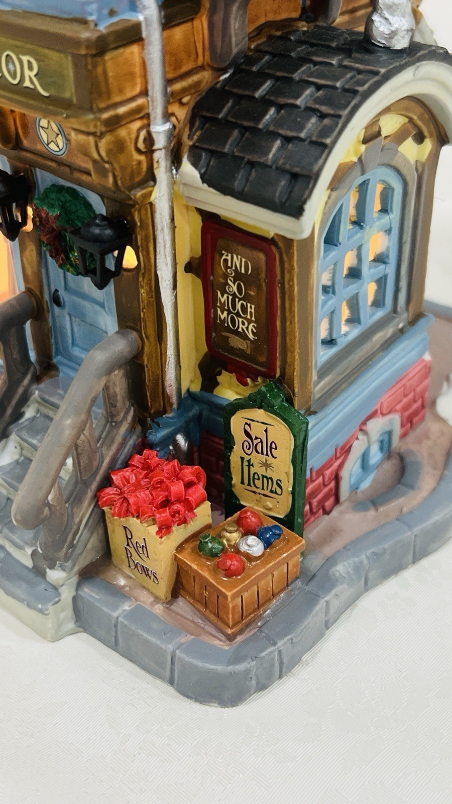 Lemax “ Silver & Gold Shop” Porcelain Lighted Building 45699 Retired 2014 NEW !
