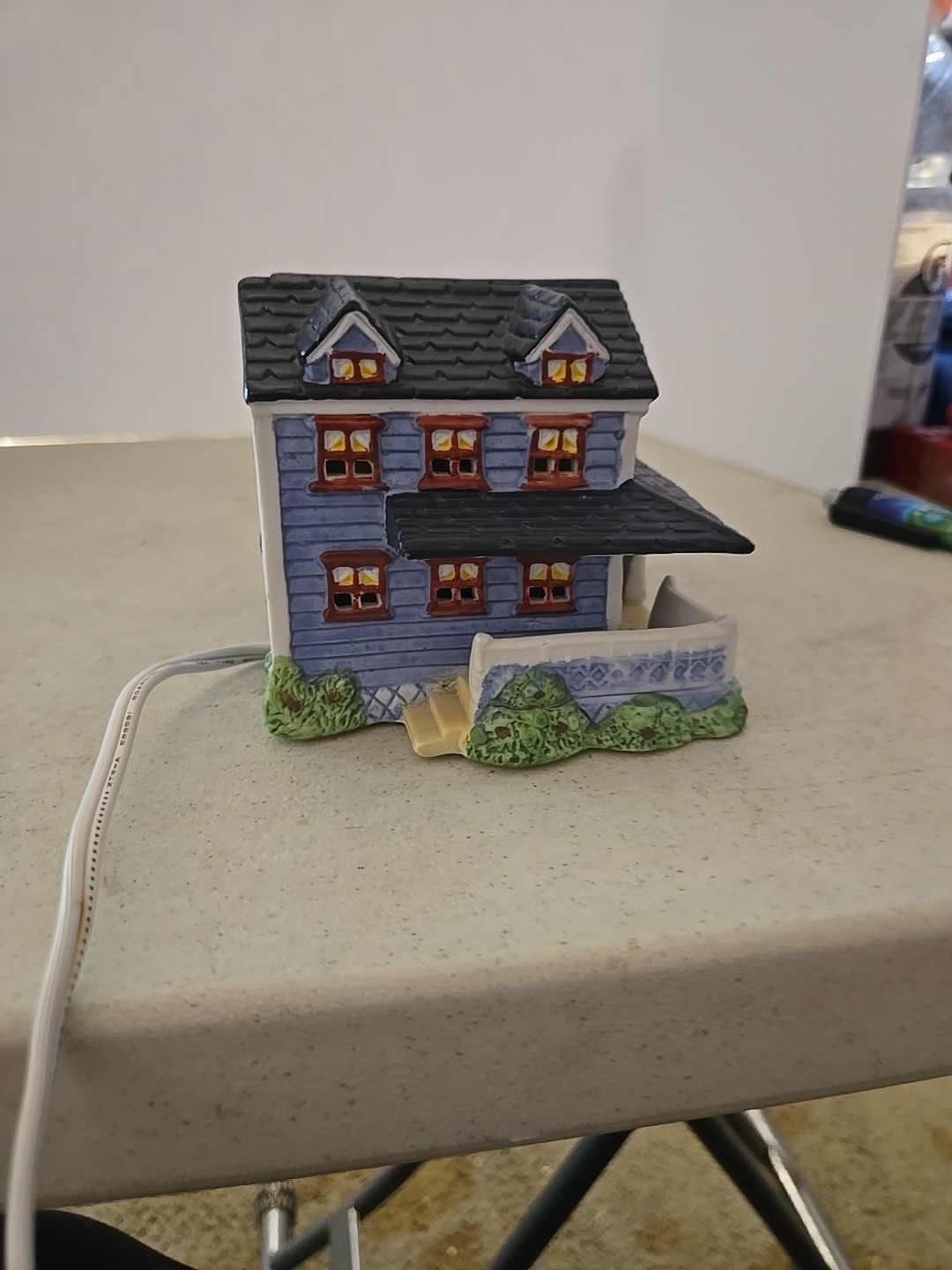 Ceramic Cottage With Light- 3.25 In Tall & 5 In Long. Works!